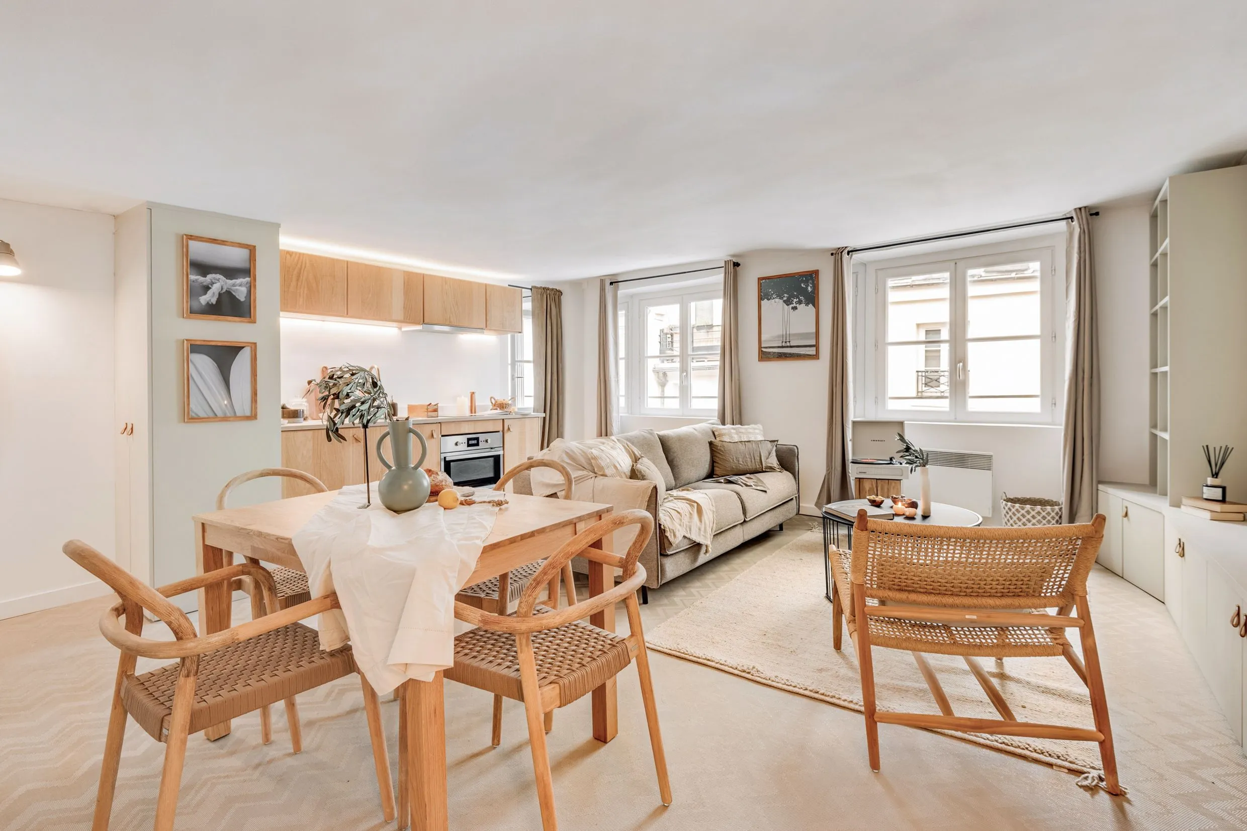 Trendy 56m2 Paris Studio With Gigabit Internet And Professional Home Office Setup #2