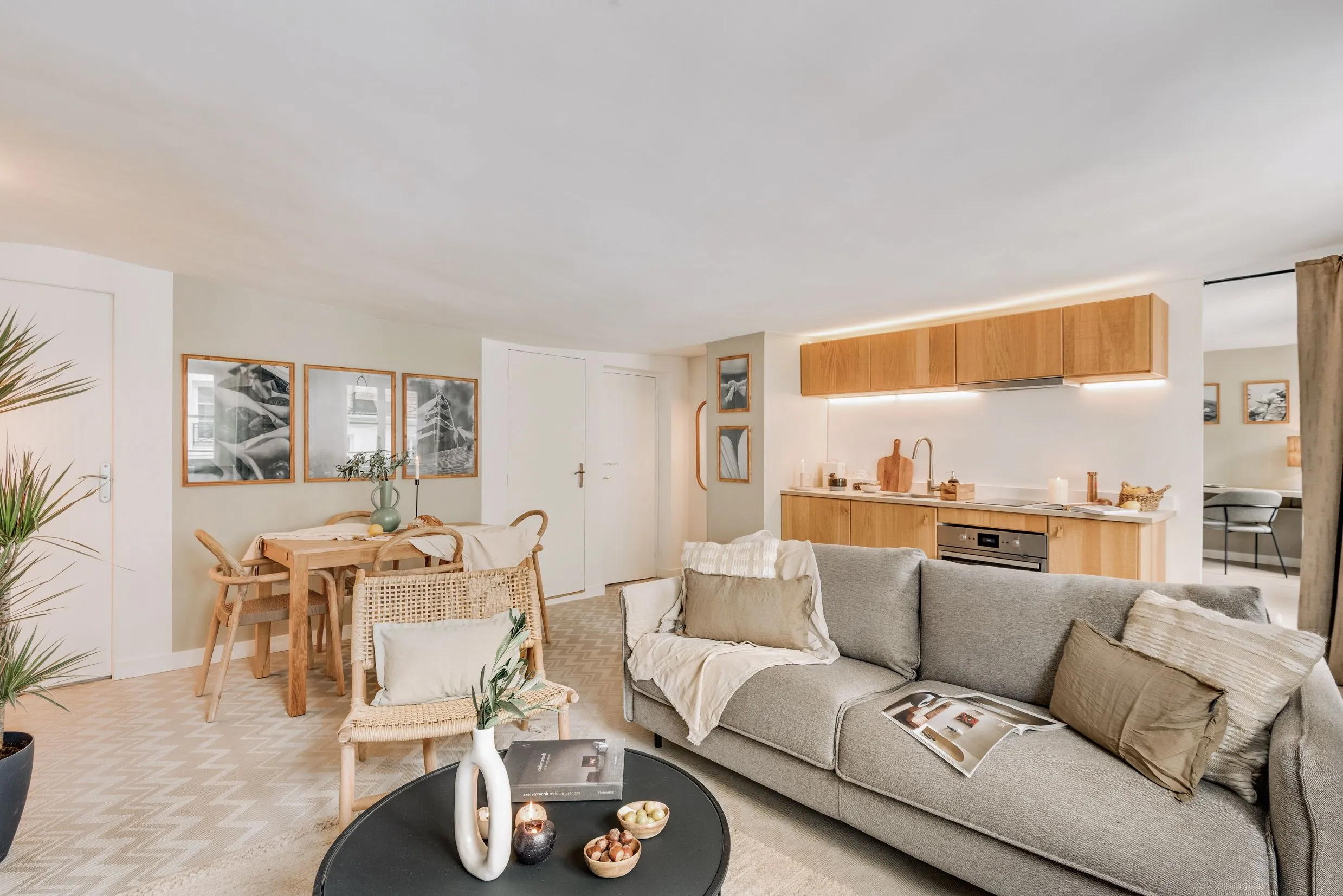 Trendy 56m2 Paris Studio With Gigabit Internet And Professional Home Office Setup #5
