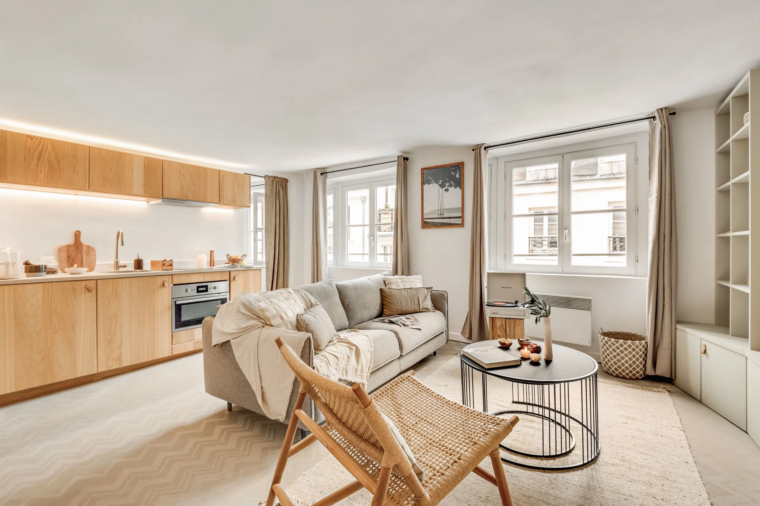 Trendy 56m2 Paris Studio With Gigabit Internet And Professional Home Office Setup #4