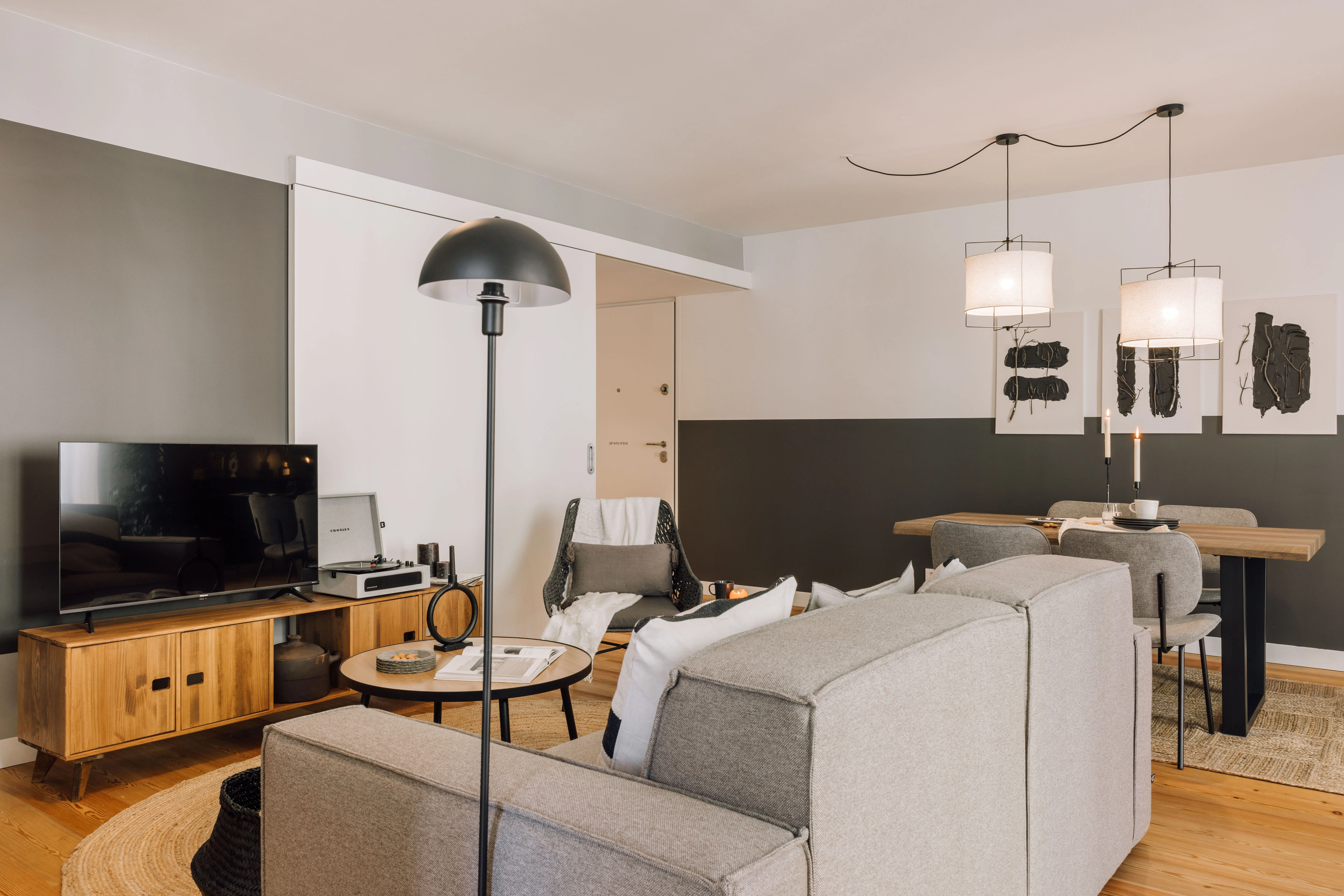 Expansive Lisbon Flat With High-speed Fiber & Pro Home Office For Digital Nomads #3