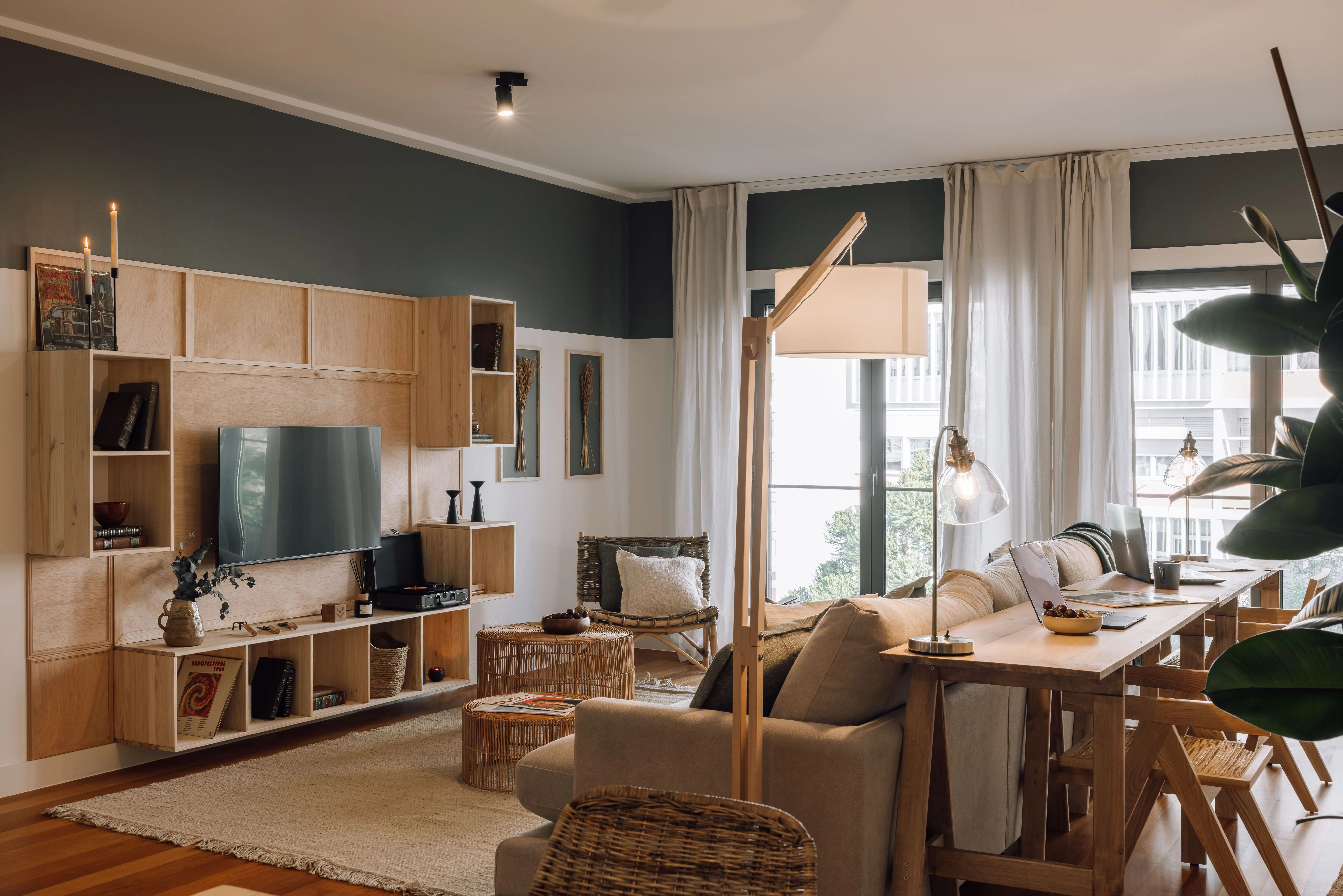 Contemporary Lisbon Flat With Premium Home Office & Streaming Setup For Remote Work #2