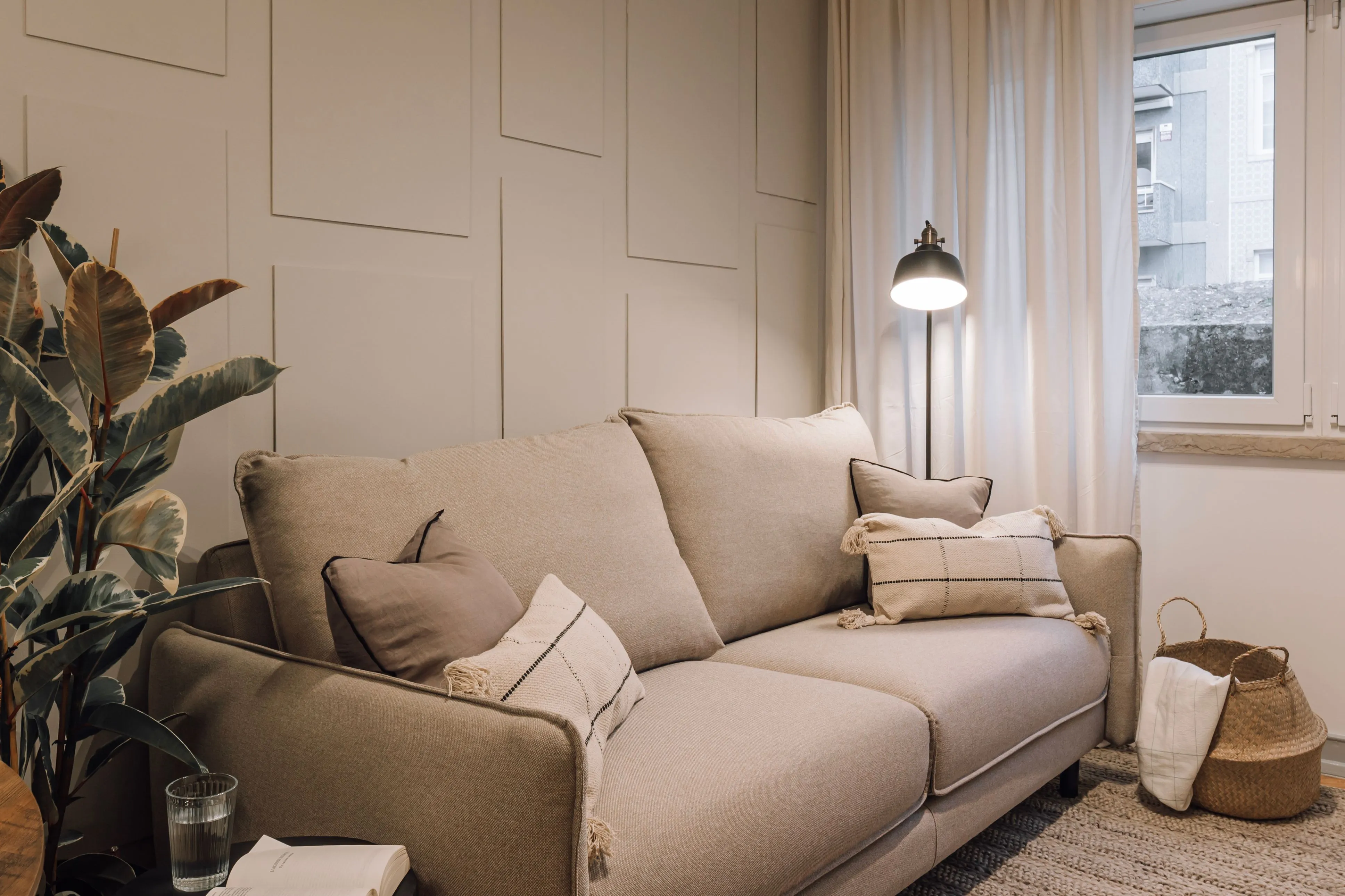 Elegant Lisbon 2-bed Flat With High-speed Fiber & Pro Workstation For Remote Professionals #3