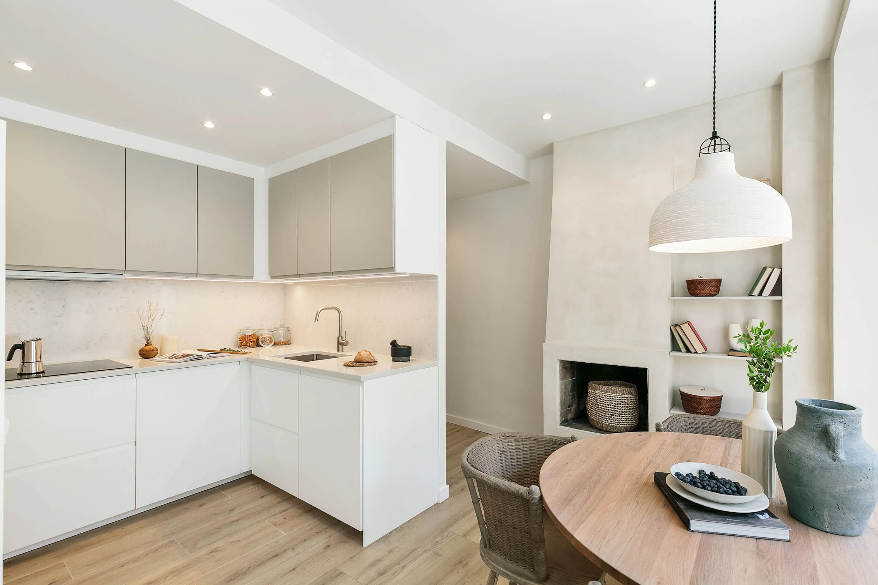 Airy Designer Flat With Pro Workspace & Fast Wifi In Barcelona's City Center #4
