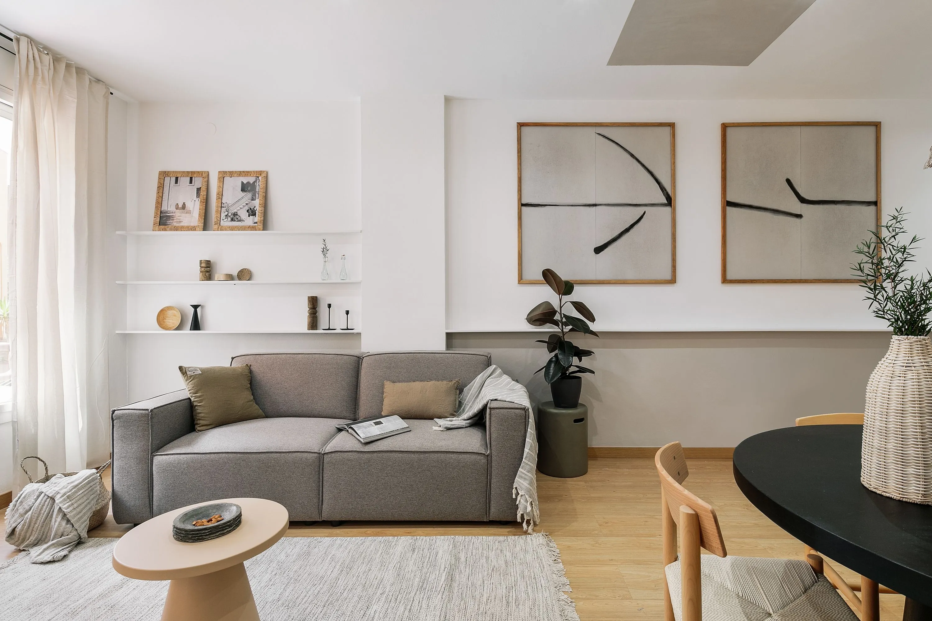 Designer 3-bed Flat With Gigabit Internet & Premium Workspace In Barcelona #2