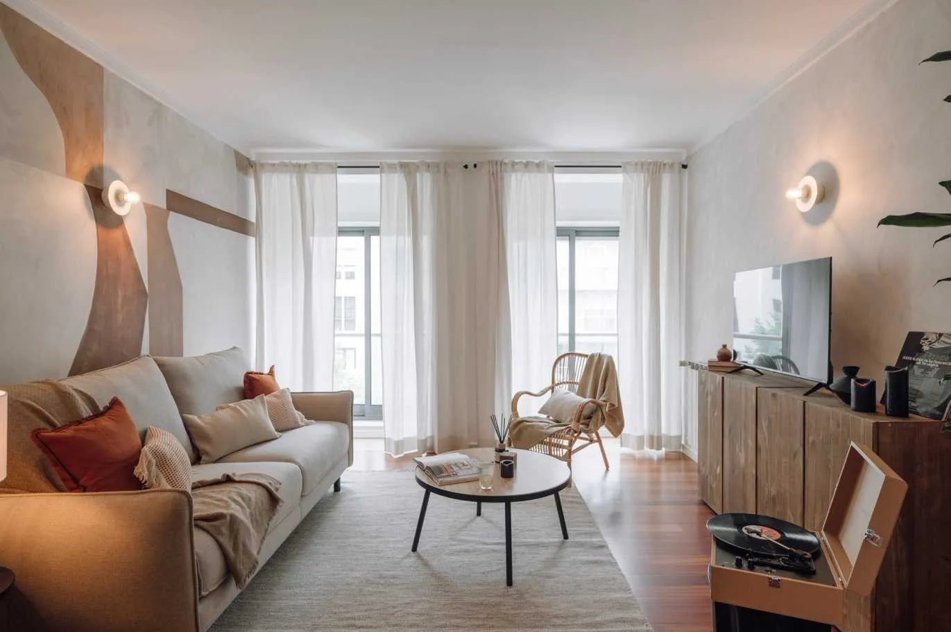Contemporary Lisbon Flat With High-speed Fiber & Pro Workstation For Digital Nomads #3