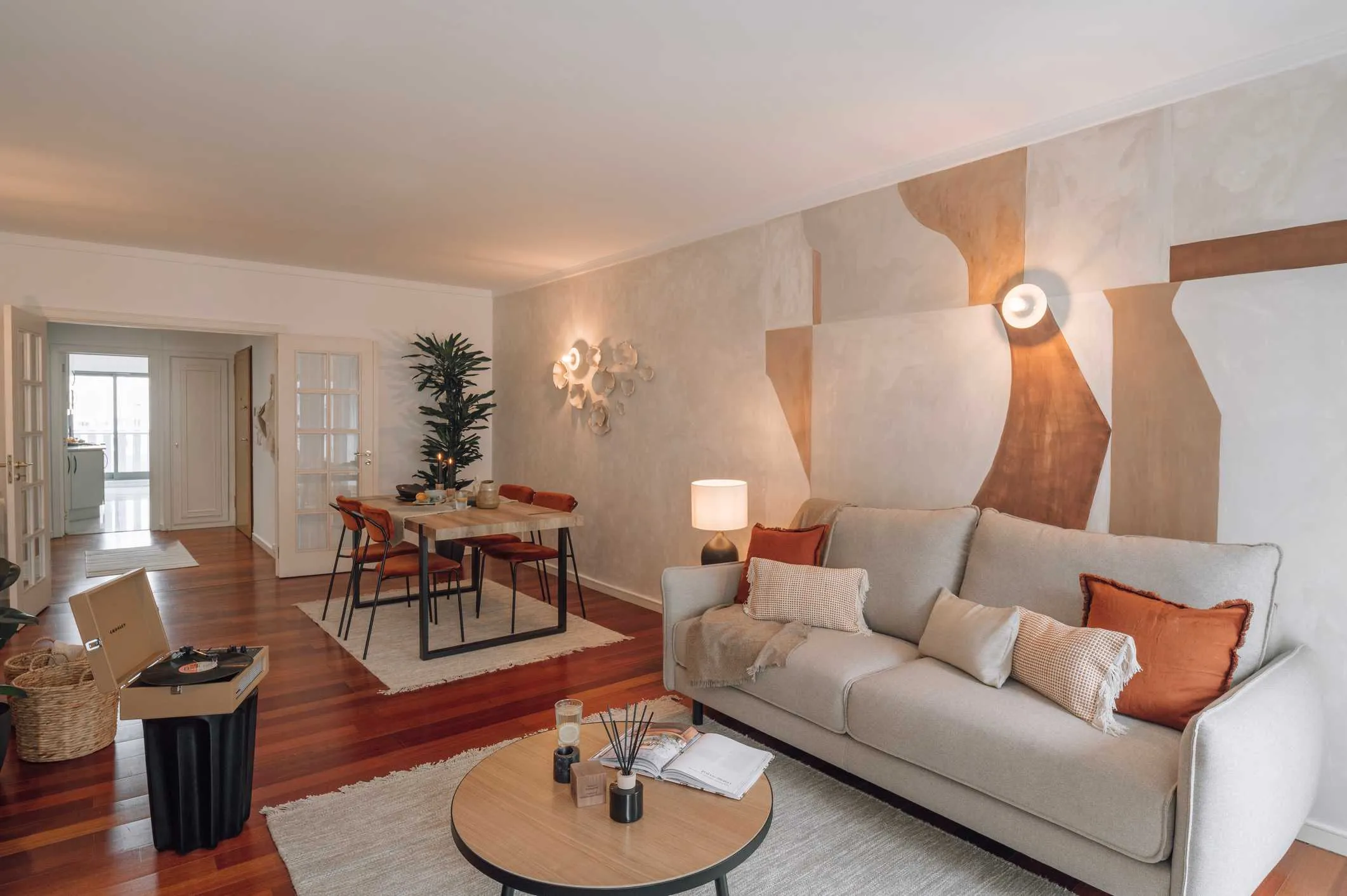 Contemporary Lisbon Flat With High-speed Fiber & Pro Workstation For Digital Nomads #2