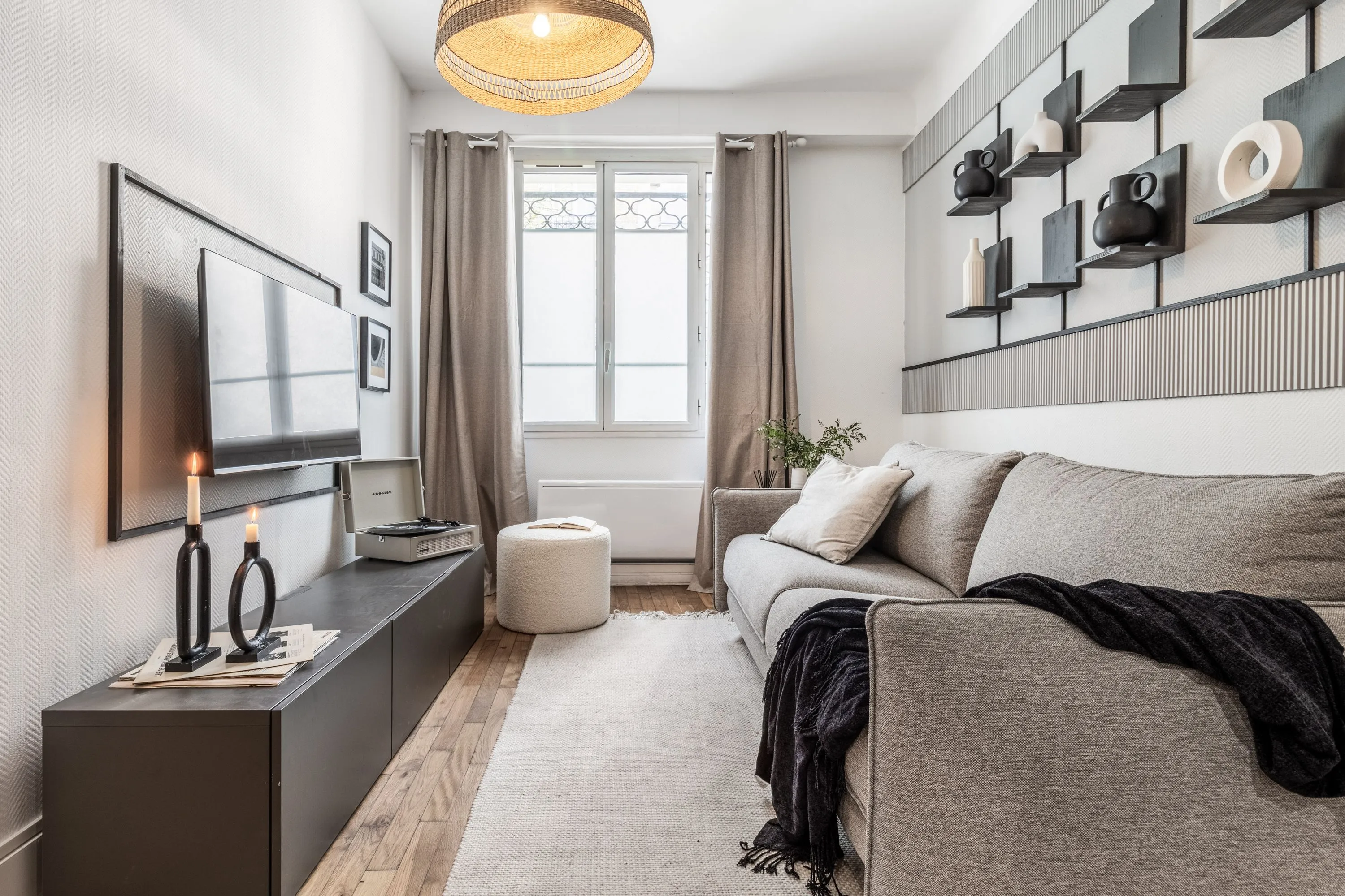 Stylish 54m2 Paris Flat With Ultra-fast Wifi, Dual Monitors & Chef's Kitchen For Remote Work #2