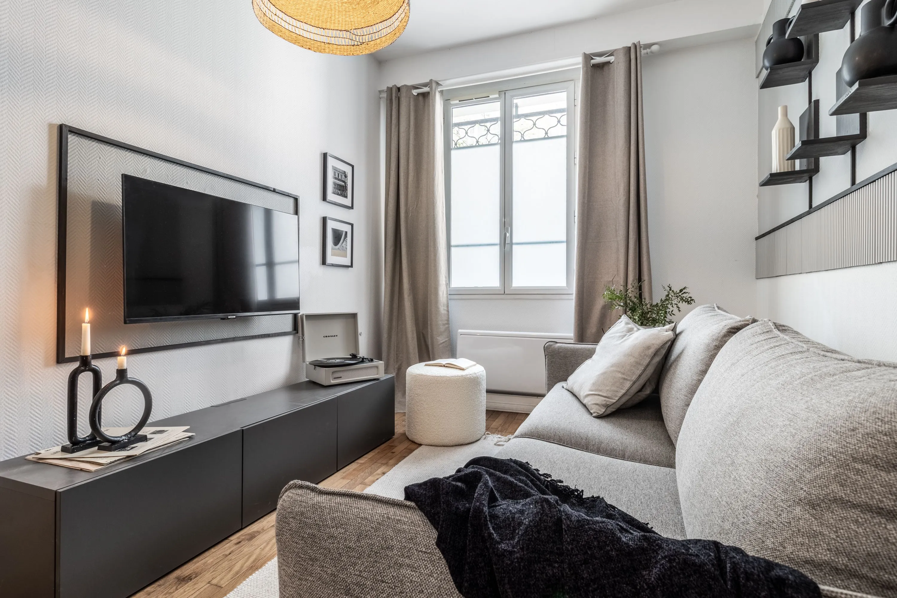 Stylish 54m2 Paris Flat With Ultra-fast Wifi, Dual Monitors & Chef's Kitchen For Remote Work #5