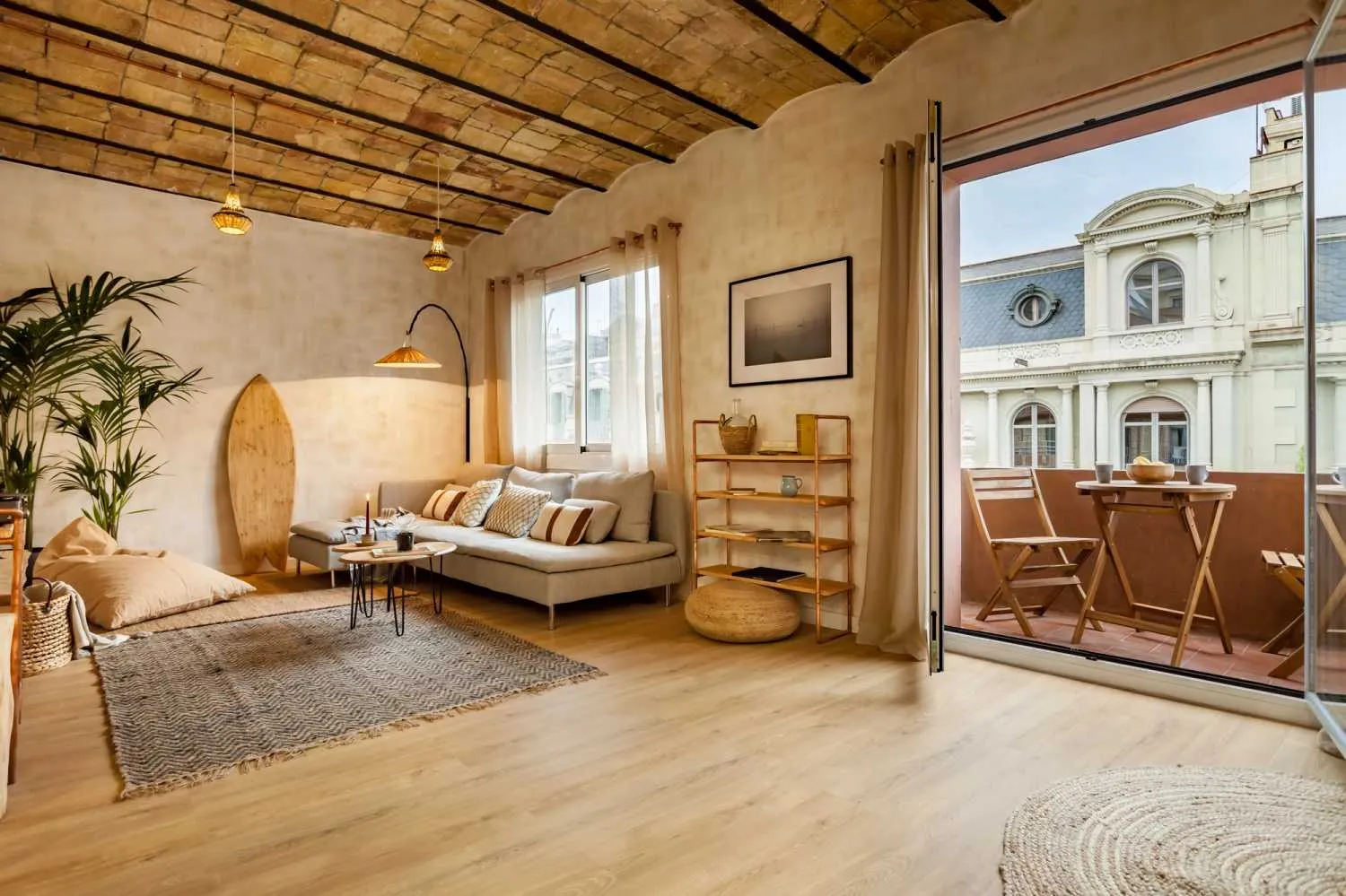 Luxurious Barcelona Apartment With Ultra-fast Wifi & Pro Workspace For Digital Nomads #4