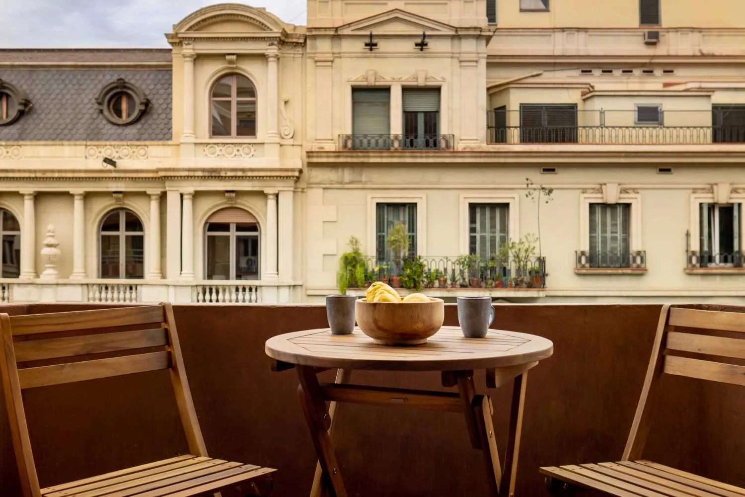 Luxurious Barcelona Apartment With Ultra-fast Wifi & Pro Workspace For Digital Nomads #5