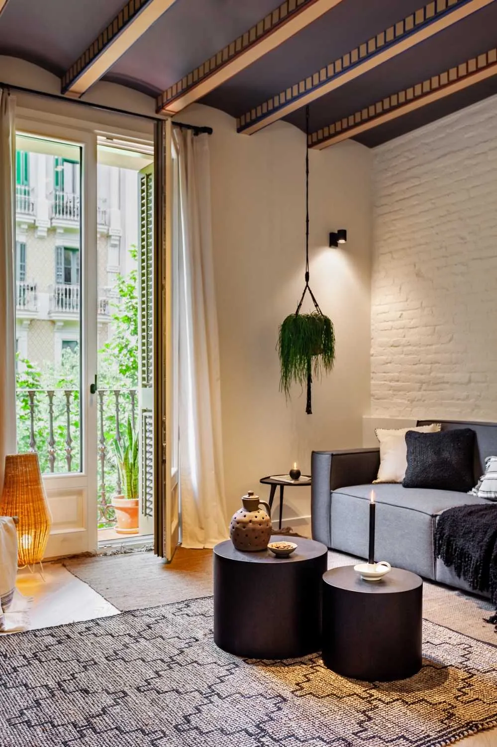Spacious 2br Executive Flat With High-speed Fiber & Professional Workstation In Barcelona #2