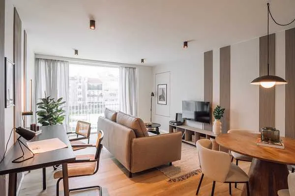 Contemporary Lisbon Flat With Premium Home Office & Fast Fiber Internet #2