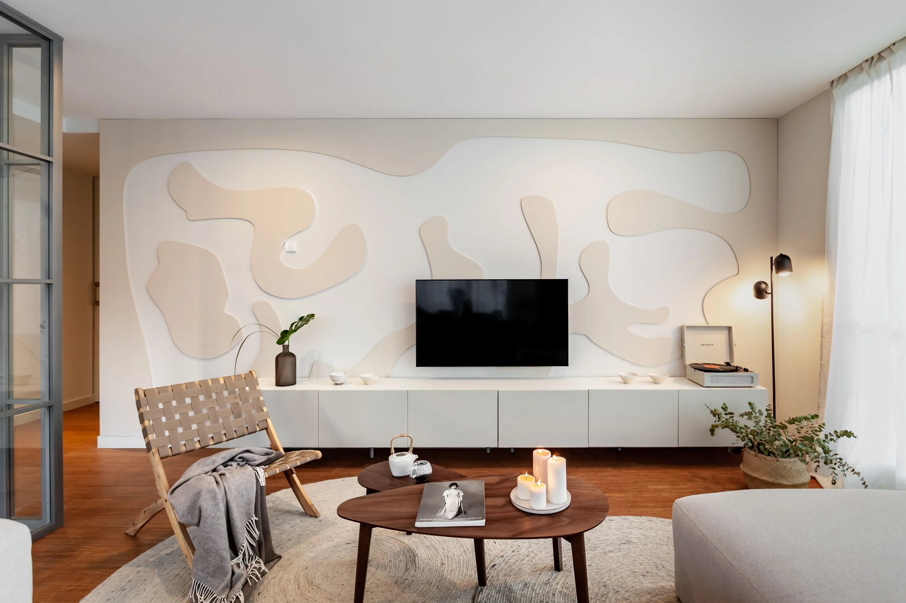 Refined Madrid Flat With Ultra-fast Wifi, Dual Monitors & Chef's Kitchen For Remote Work #3