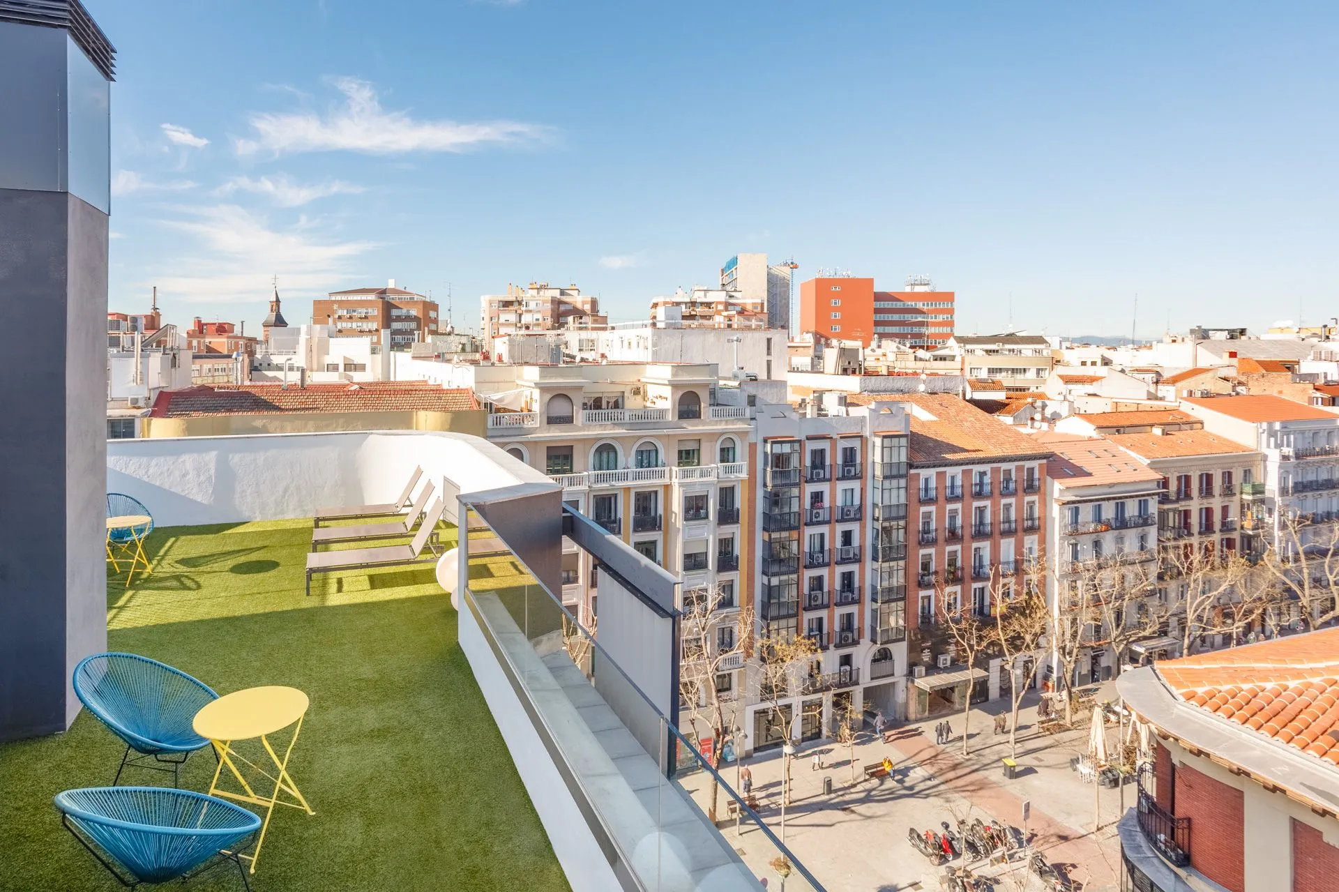 Refined Madrid Flat With Ultra-fast Wifi, Dual Monitors & Chef's Kitchen For Remote Work #2
