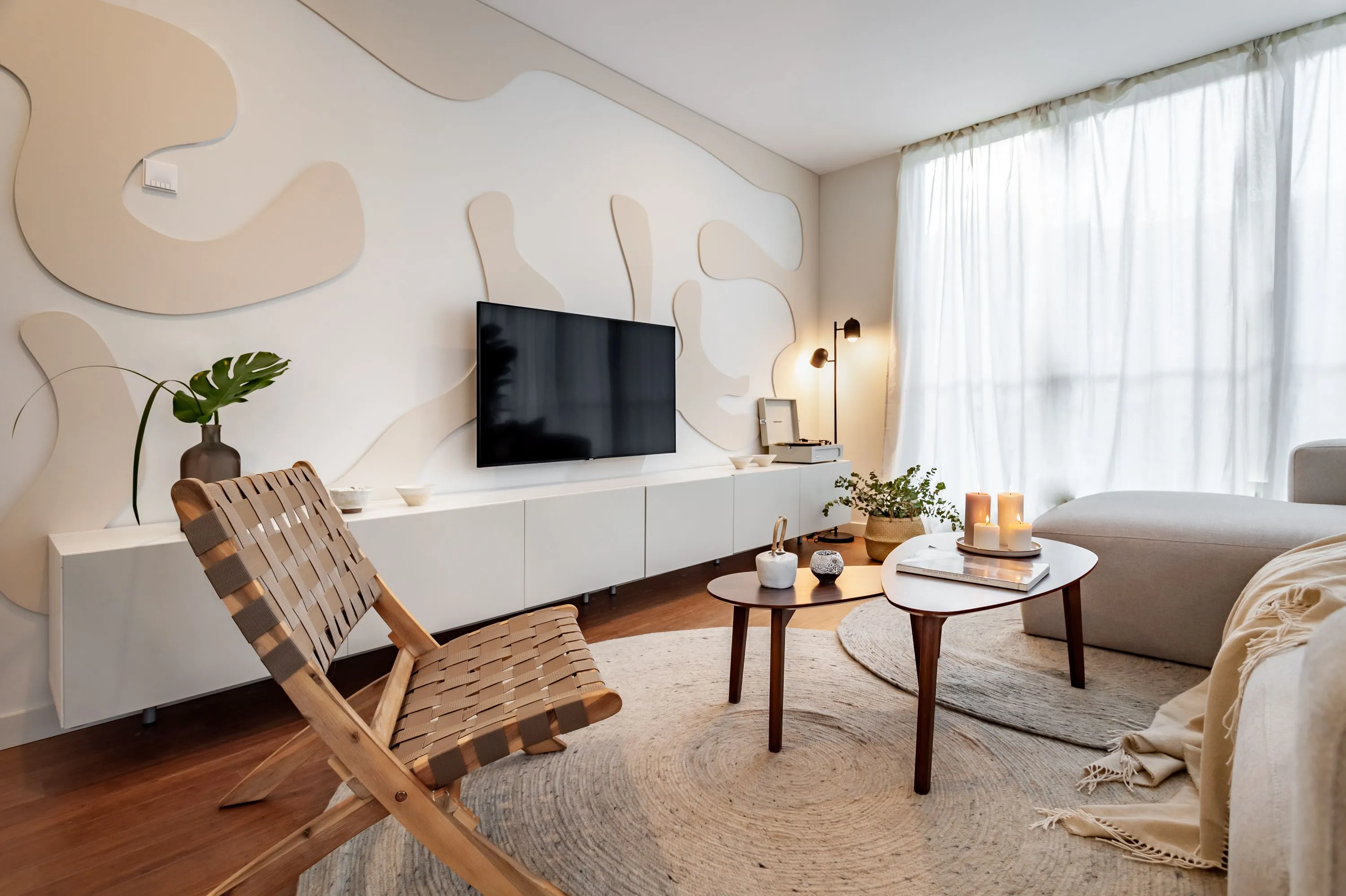 Refined Madrid Flat With Ultra-fast Wifi, Dual Monitors & Chef's Kitchen For Remote Work #4