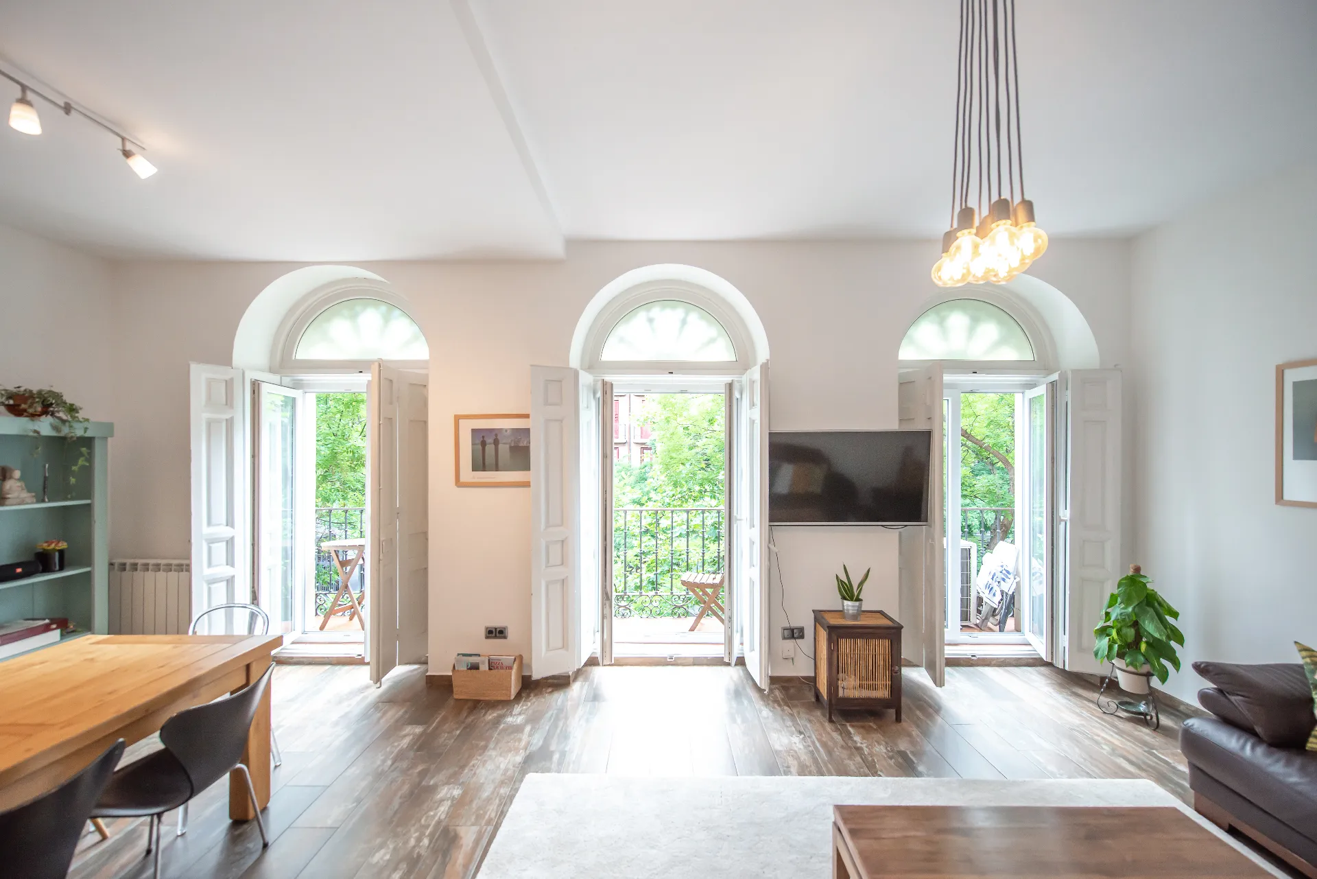 Beautiful Madrid Apartment Steps from Plaza Olavide