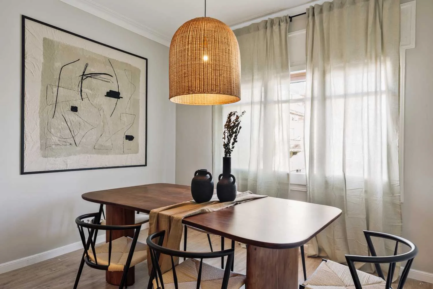Spacious Barcelona Urban Flat With Ultra-fast Wifi & Dual Monitors For Remote Work #2