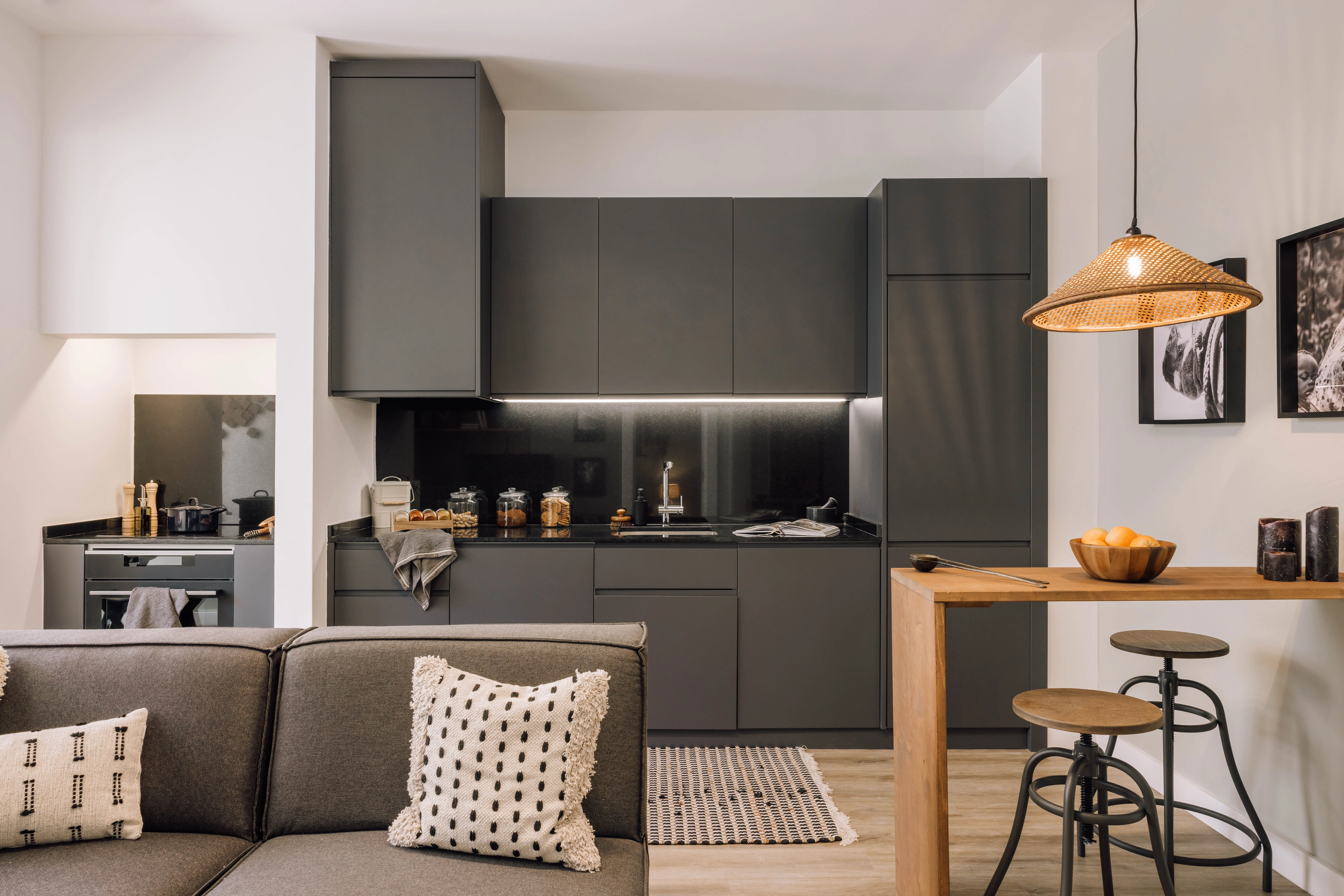 Compact Lisbon Executive Flat With High-speed Fiber, Dual Monitors & Gourmet Kitchen #5