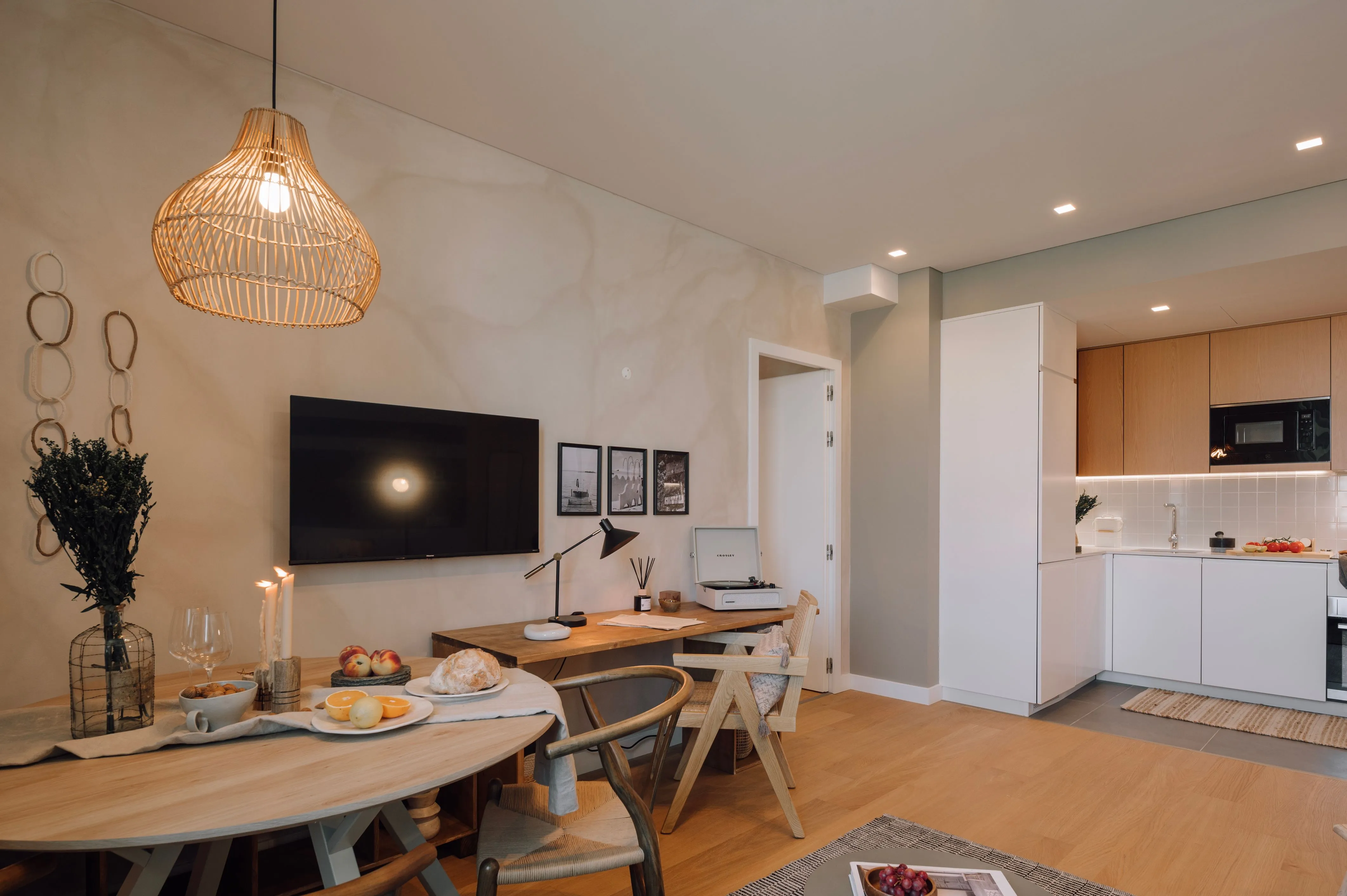 Spacious Lisbon Flat With High-speed Fiber & Pro Workspace Setup For Remote Work #4