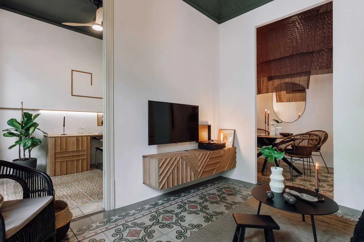 Elegant Barcelona Flat With Gigabit Internet And Professional Home Office Setup #5
