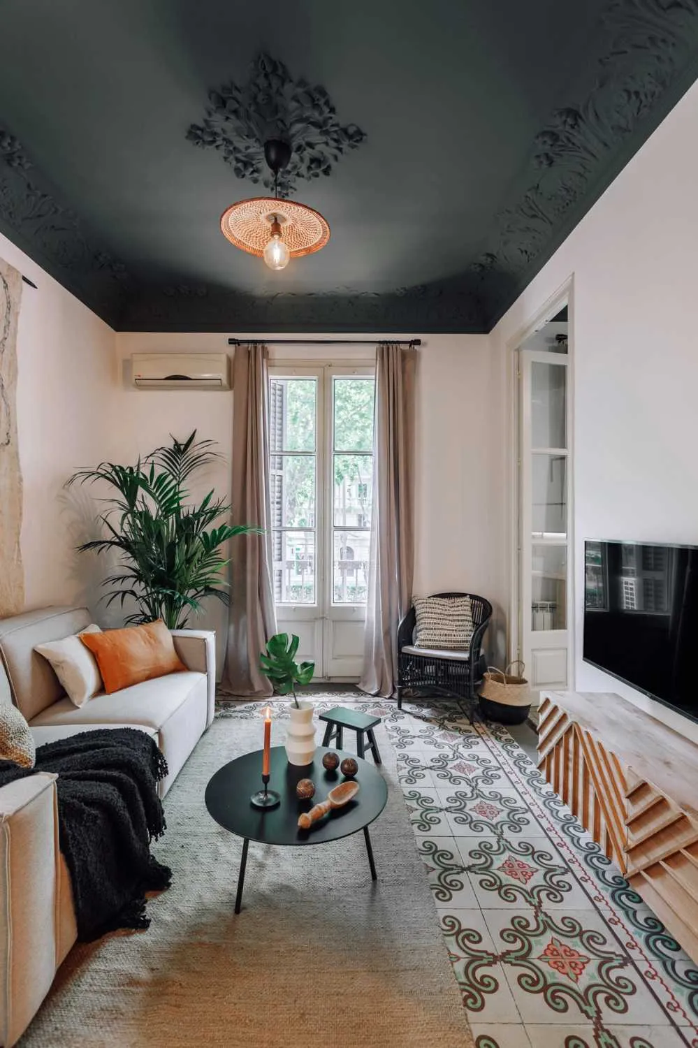 Elegant Barcelona Flat With Gigabit Internet And Professional Home Office Setup #4