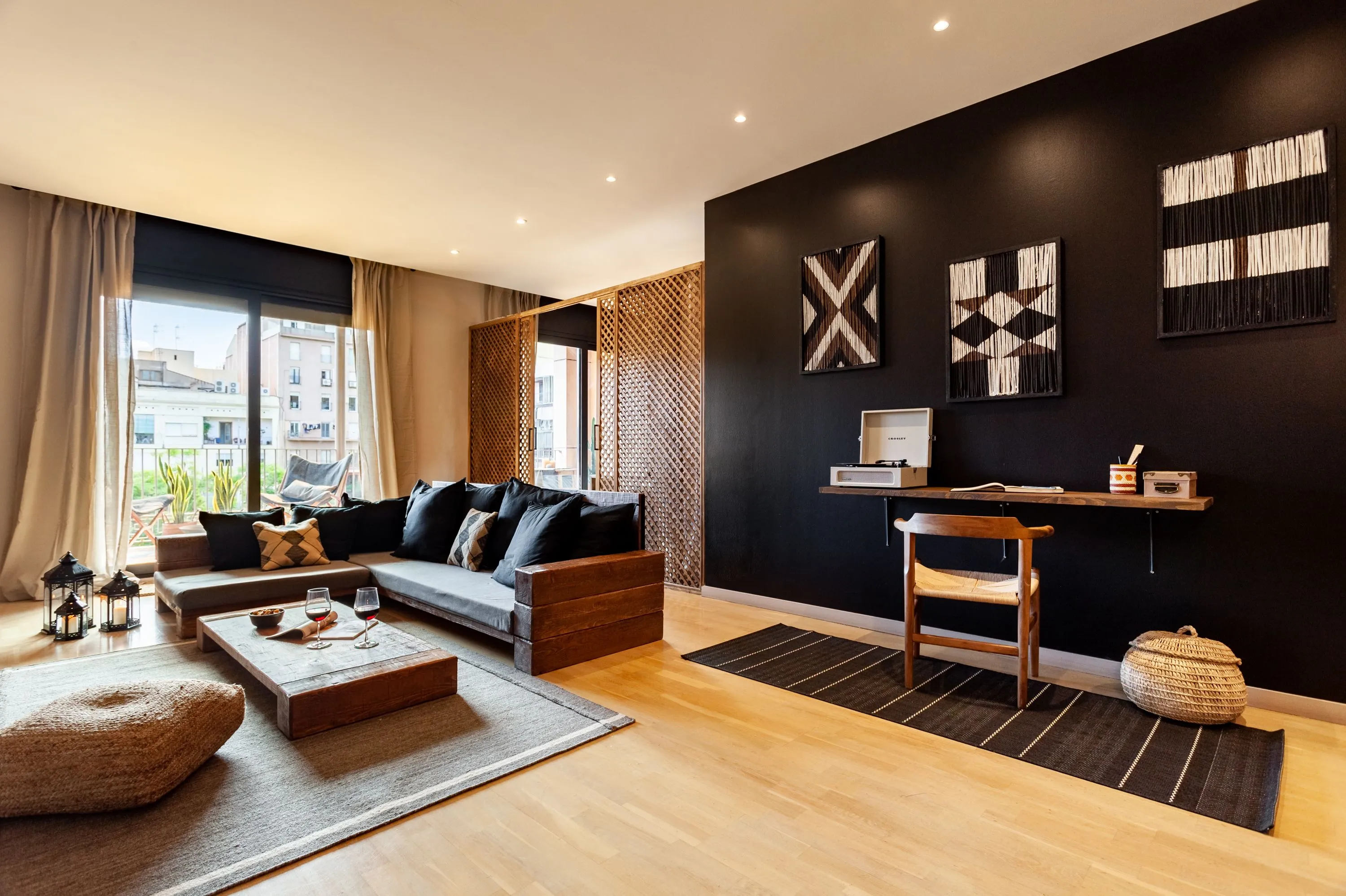 Urban Barcelona Flat With Gigabit Internet & Ergonomic Workspace For Remote Professionals #2