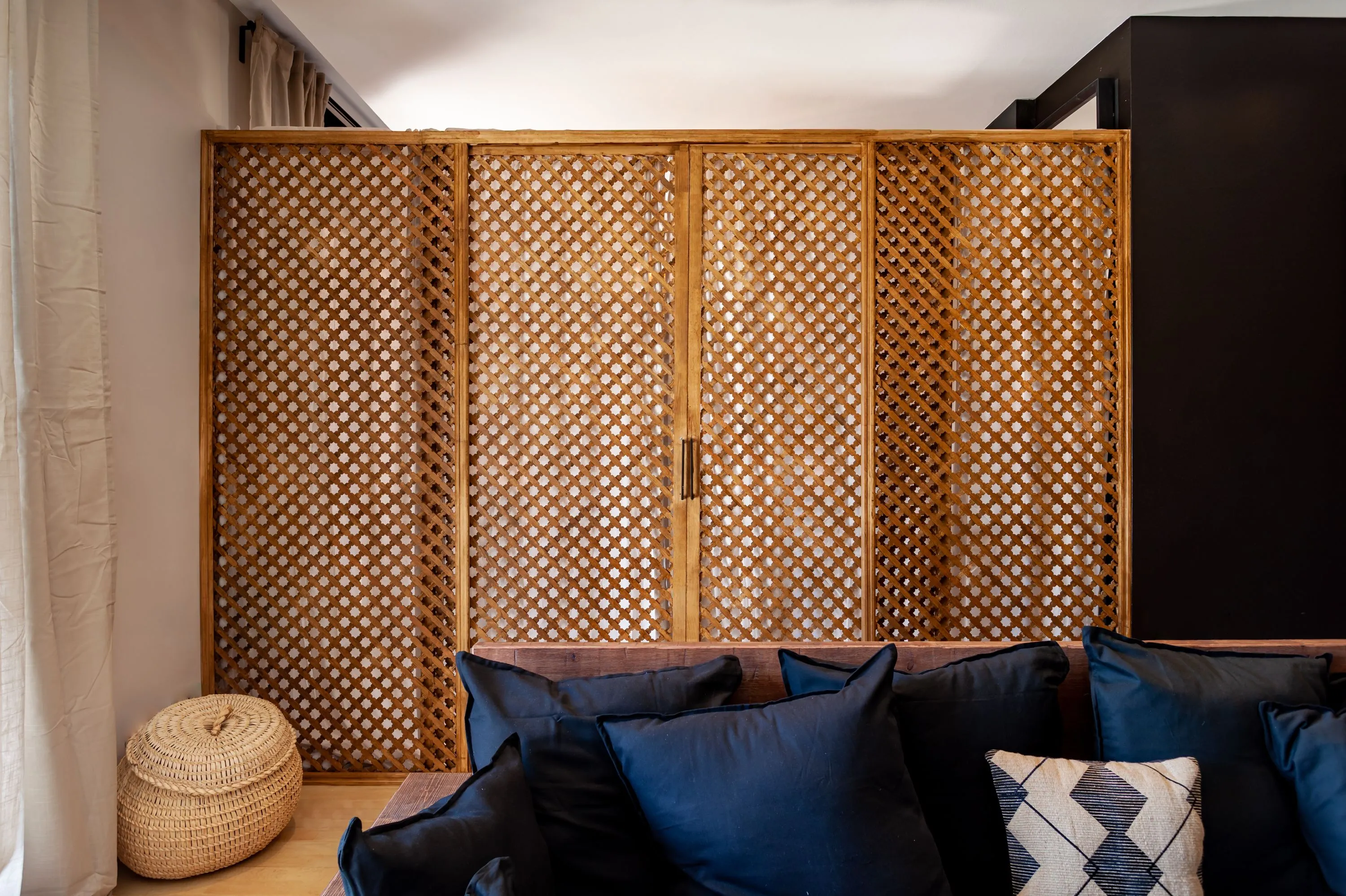 Urban Barcelona Flat With Gigabit Internet & Ergonomic Workspace For Remote Professionals #5