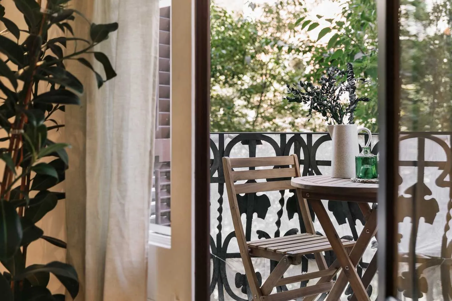 Sleek Design Studio With Pro Home Office & Gigabit Internet In Barcelona #4