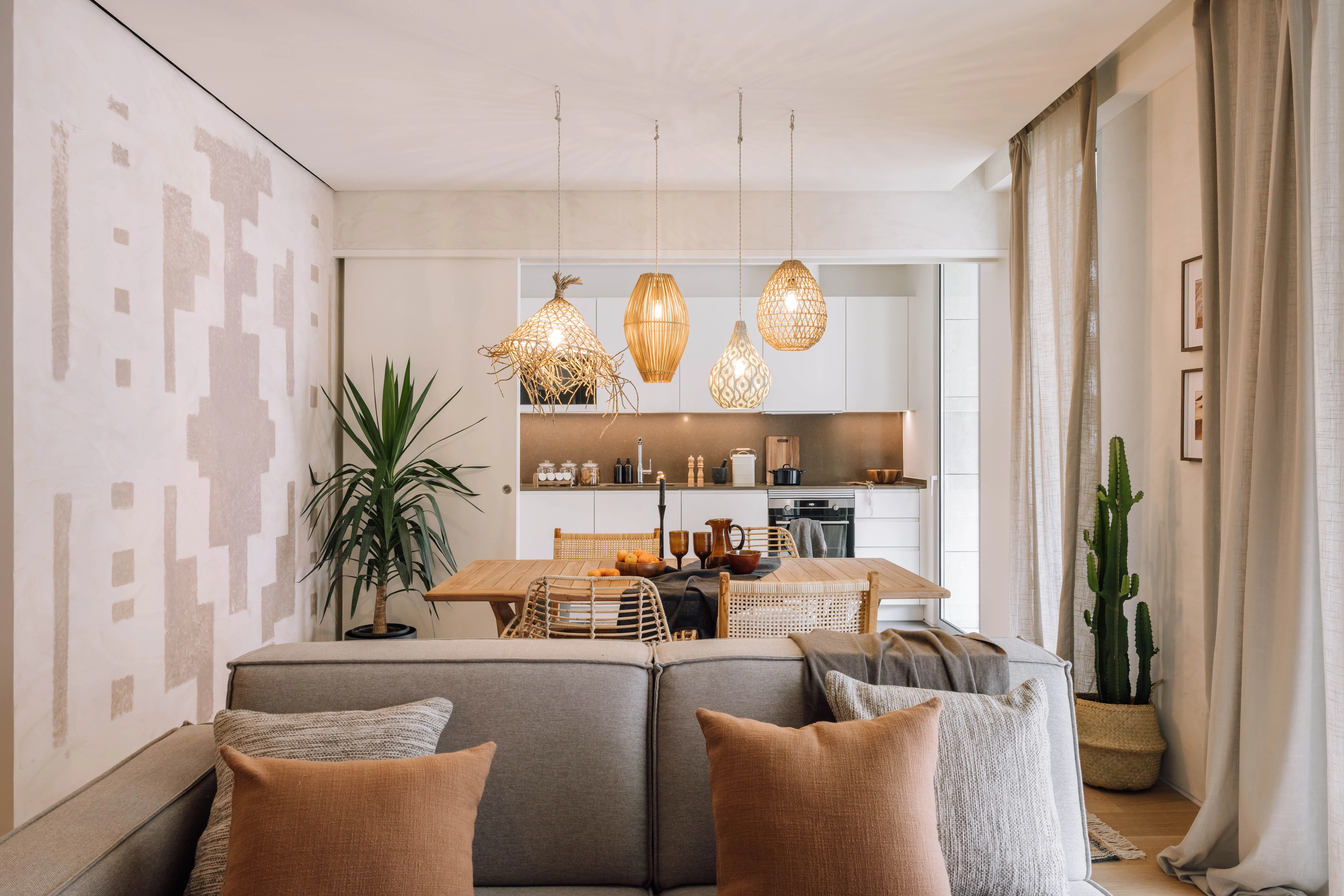 Airy Lisbon Flat With High-speed Fiber & Professional Home Office Setup #5