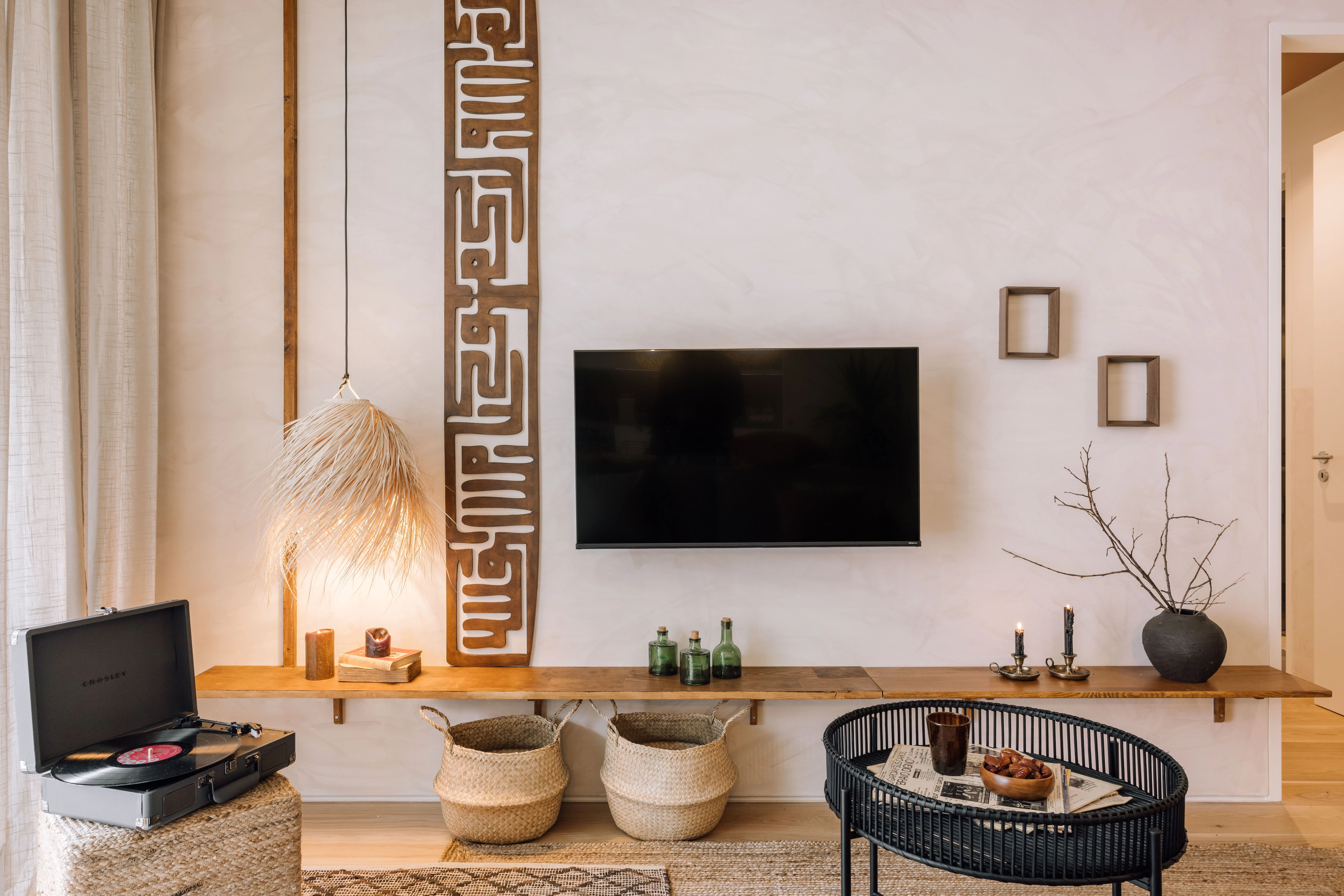 Airy Lisbon Flat With High-speed Fiber & Professional Home Office Setup #4