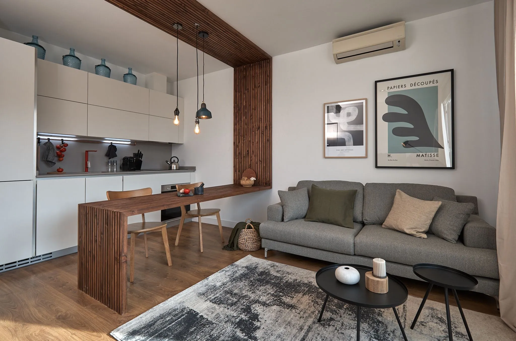 Airy Designer 2-bed Flat With Gigabit Internet & Pro Workstation In Barcelona #3
