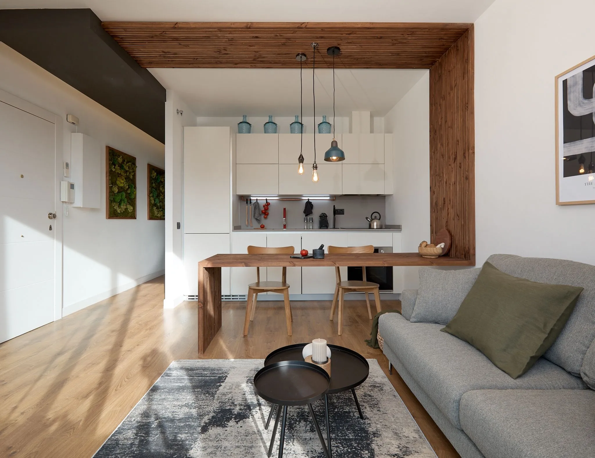 Airy Designer 2-bed Flat With Gigabit Internet & Pro Workstation In Barcelona #4