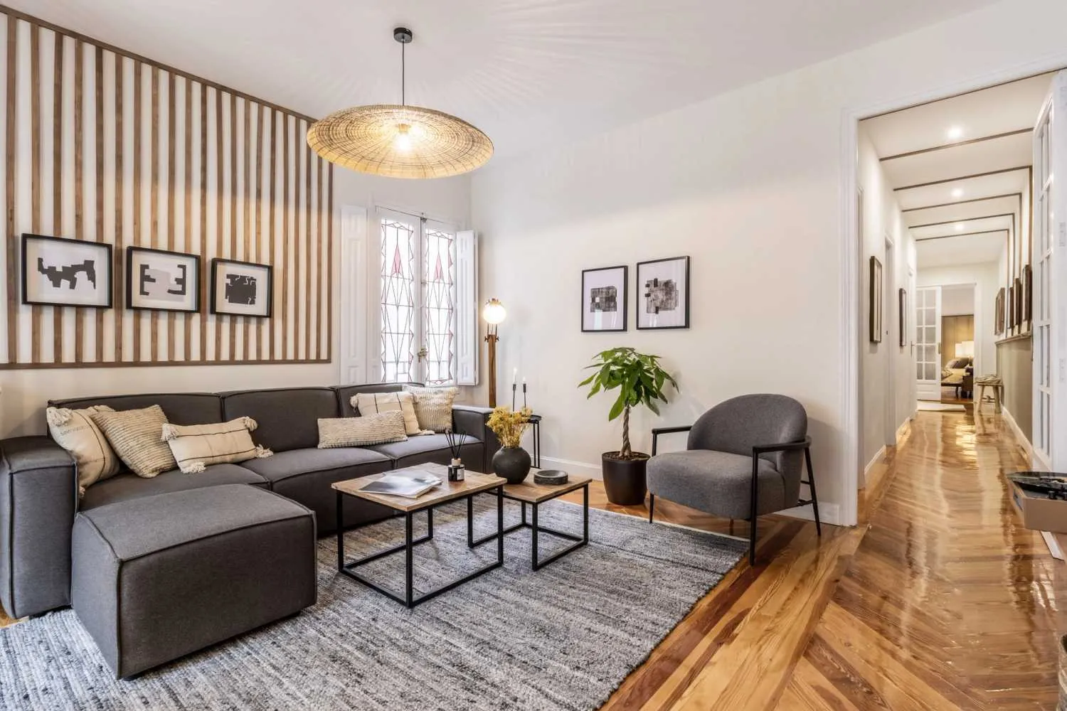 Expansive Madrid Flat With Gigabit Internet And Premium Workspace For Remote Work #4