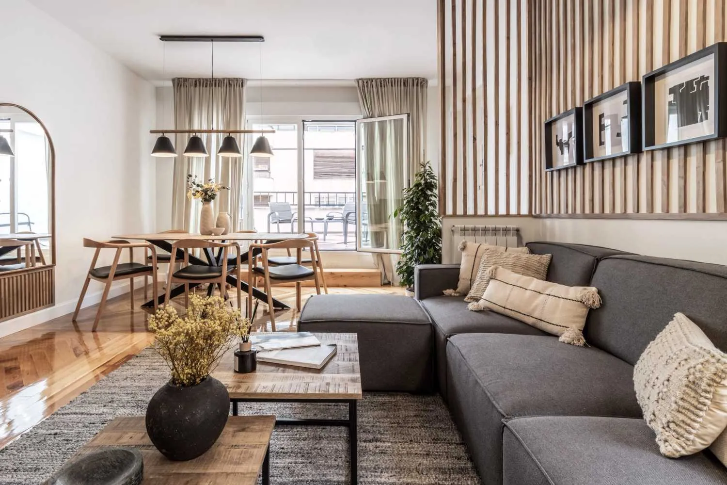 Expansive Madrid Flat With Gigabit Internet And Premium Workspace For Remote Work #3
