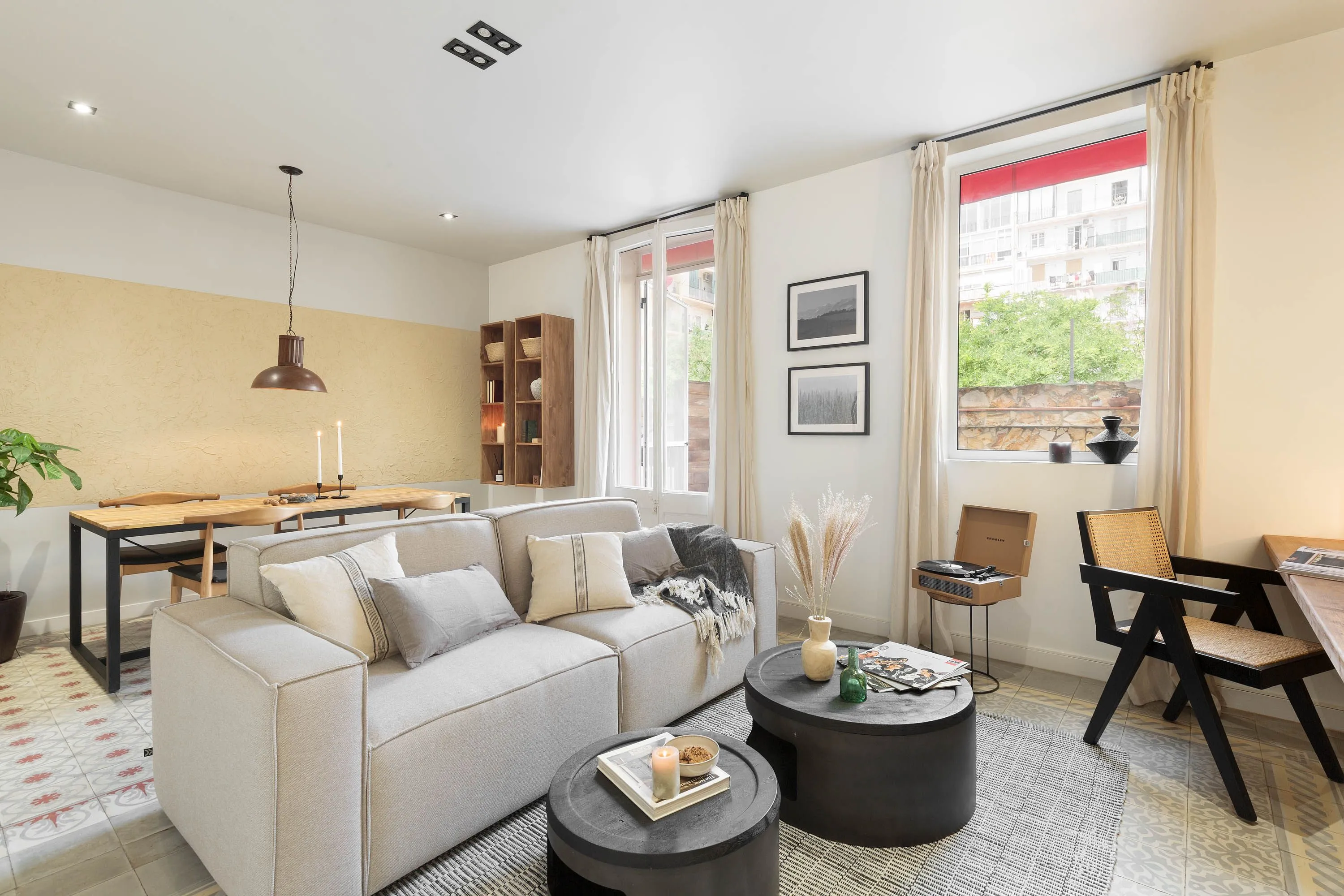 Contemporary 73m2 Barcelona Flat With Gigabit Internet & Pro Office Setup For Digital Nomads #2