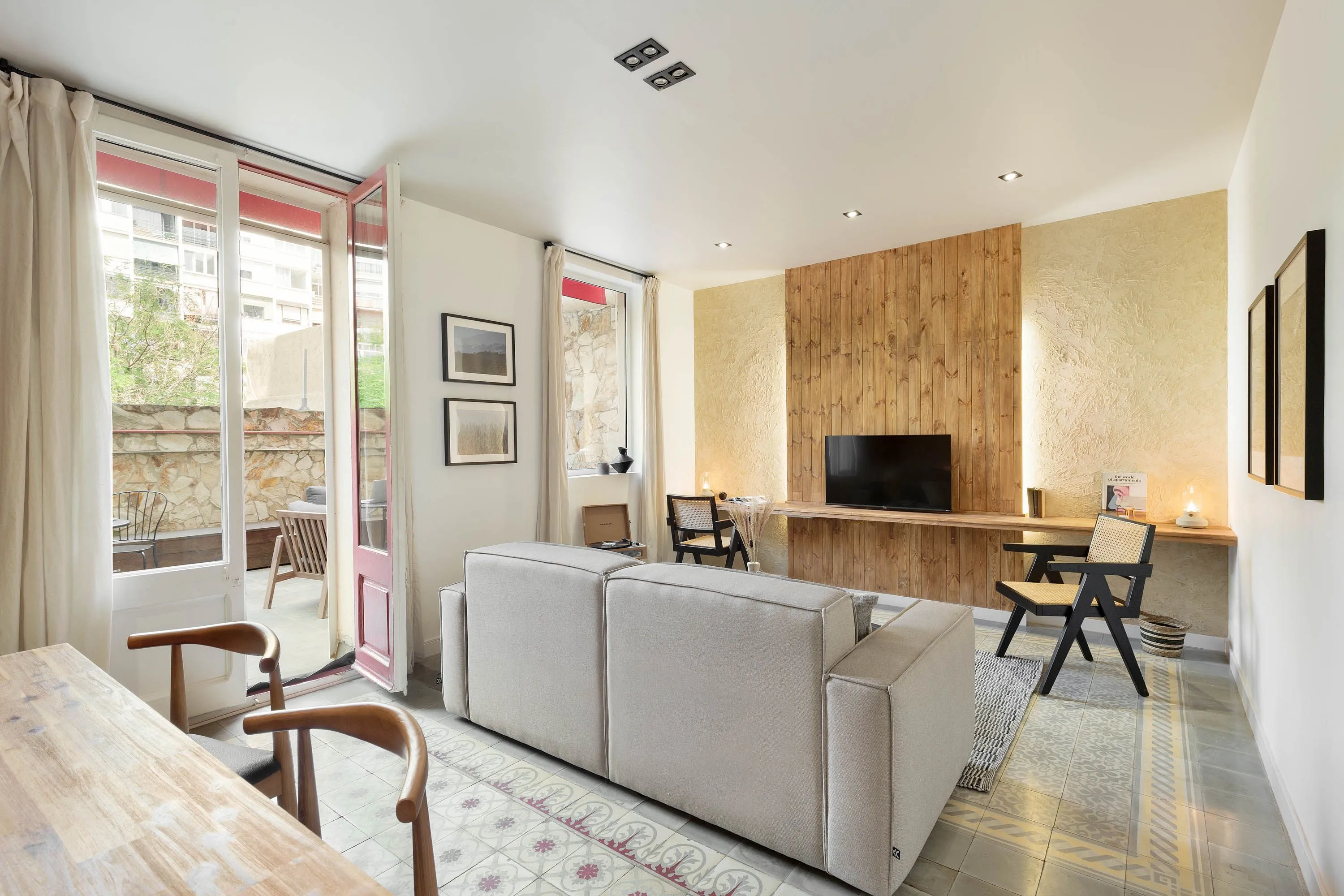 Contemporary 73m2 Barcelona Flat With Gigabit Internet & Pro Office Setup For Digital Nomads #5