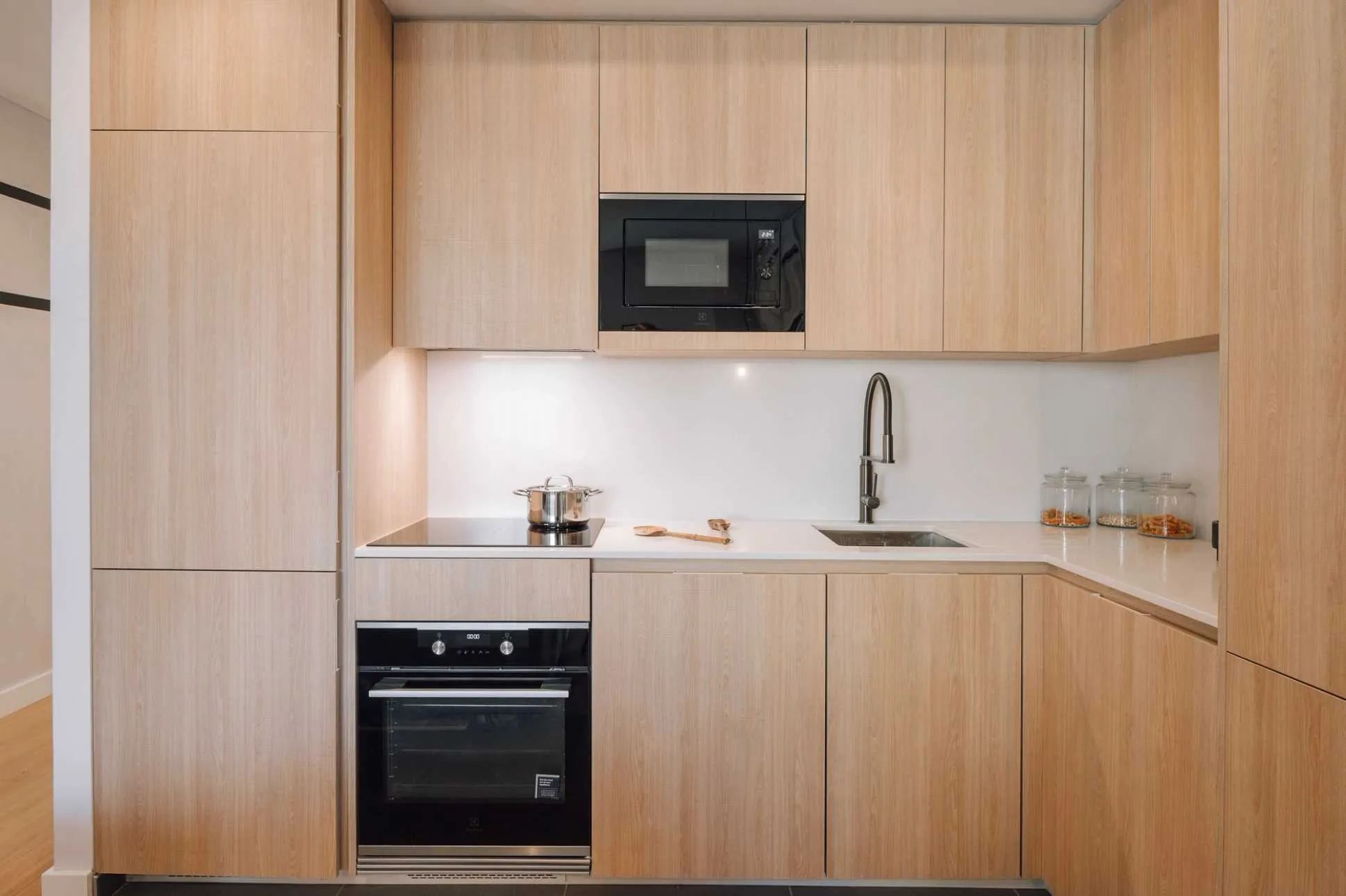 Spacious Lisbon Designer Flat With Pro Home Office & Ultra-fast Wifi For Remote Work #5