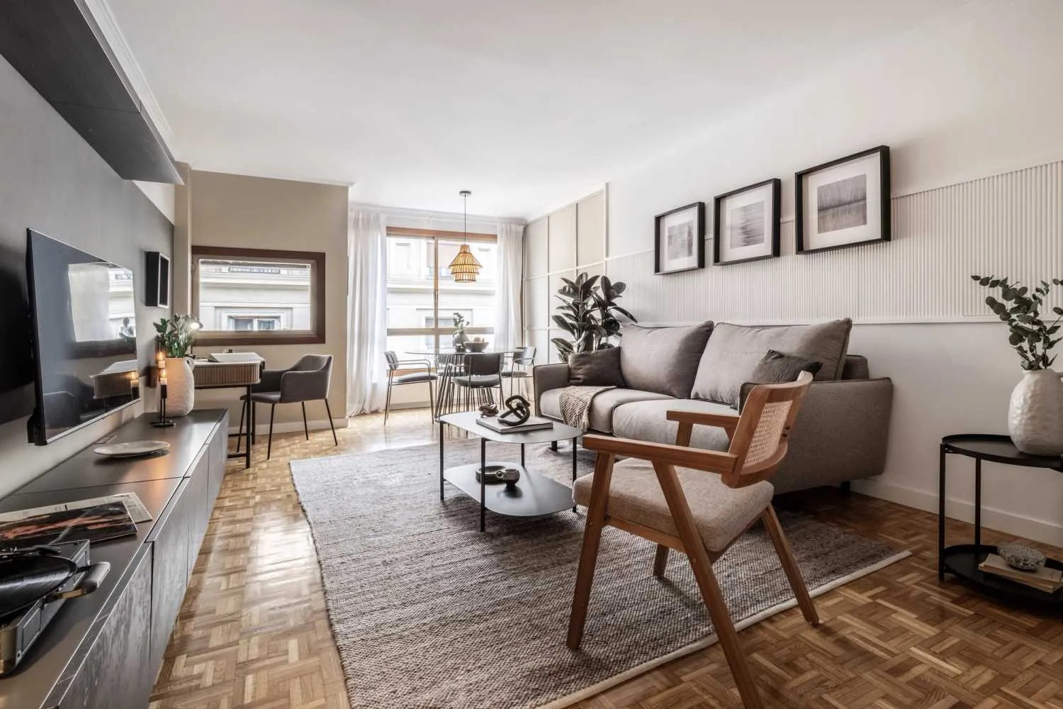 Sleek Madrid Flat With Gigabit Internet & Pro Home Office Setup For Digital Nomads #3