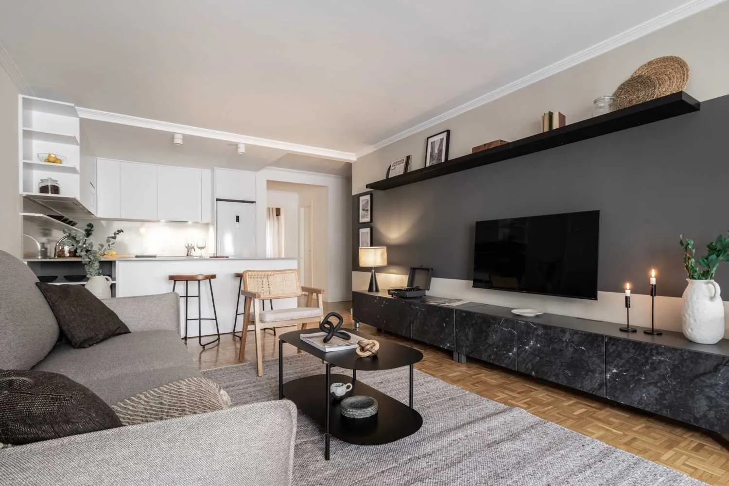 Sleek Madrid Flat With Gigabit Internet & Pro Home Office Setup For Digital Nomads #5