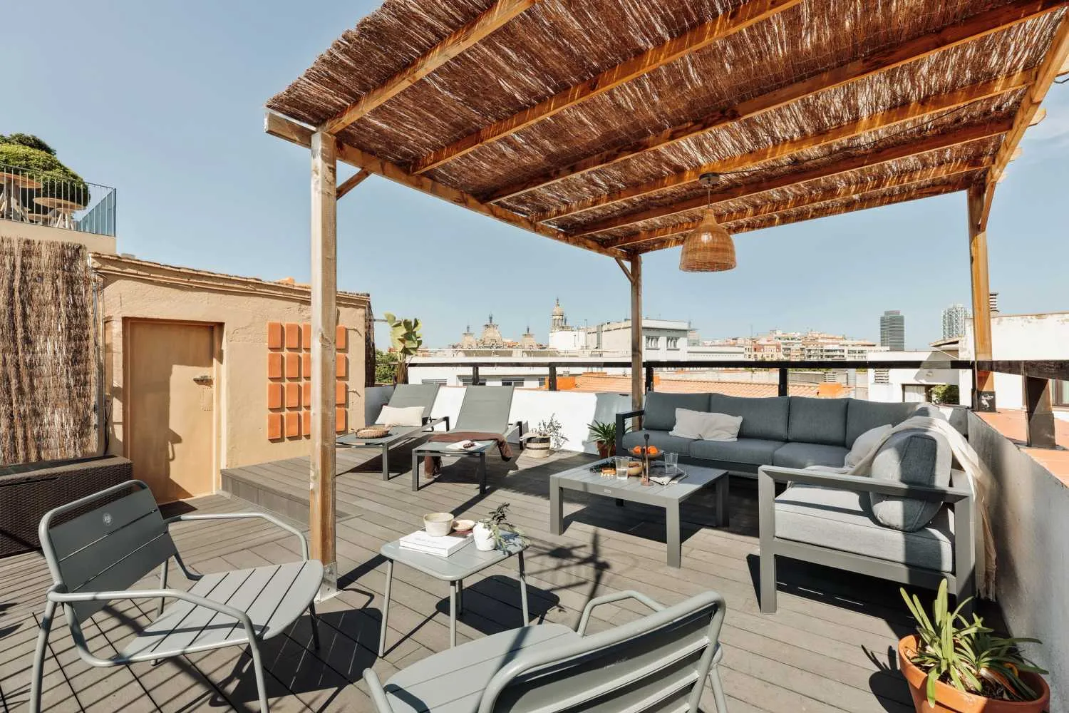 Distinctive Barcelona Studio With Pro Work Setup, City Views & Ultra-fast Wifi #5