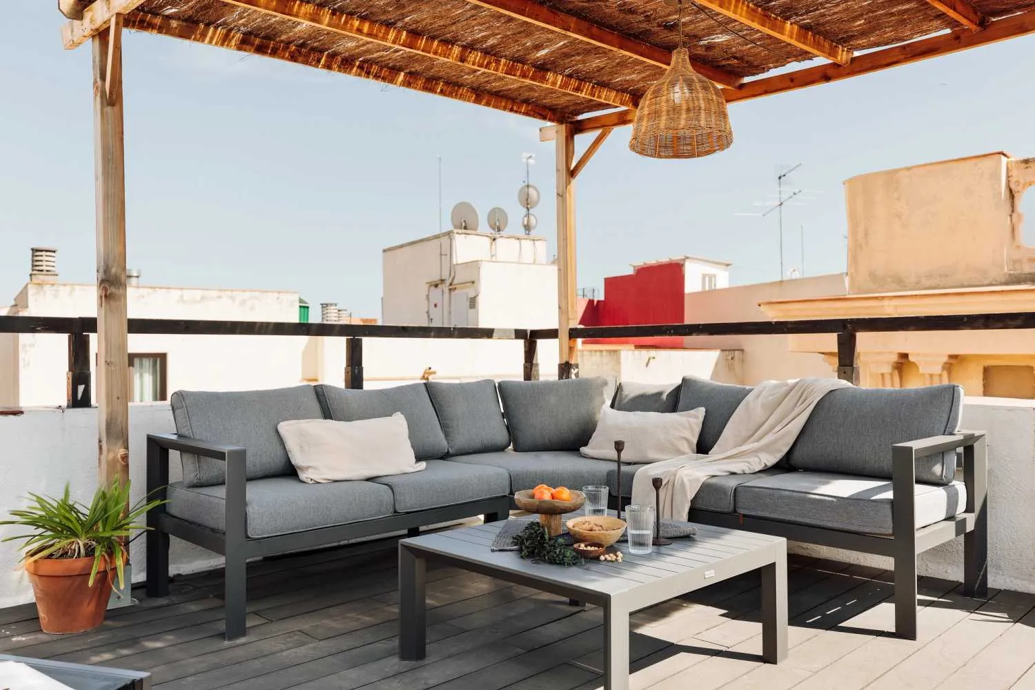 Distinctive Barcelona Studio With Pro Work Setup, City Views & Ultra-fast Wifi #2