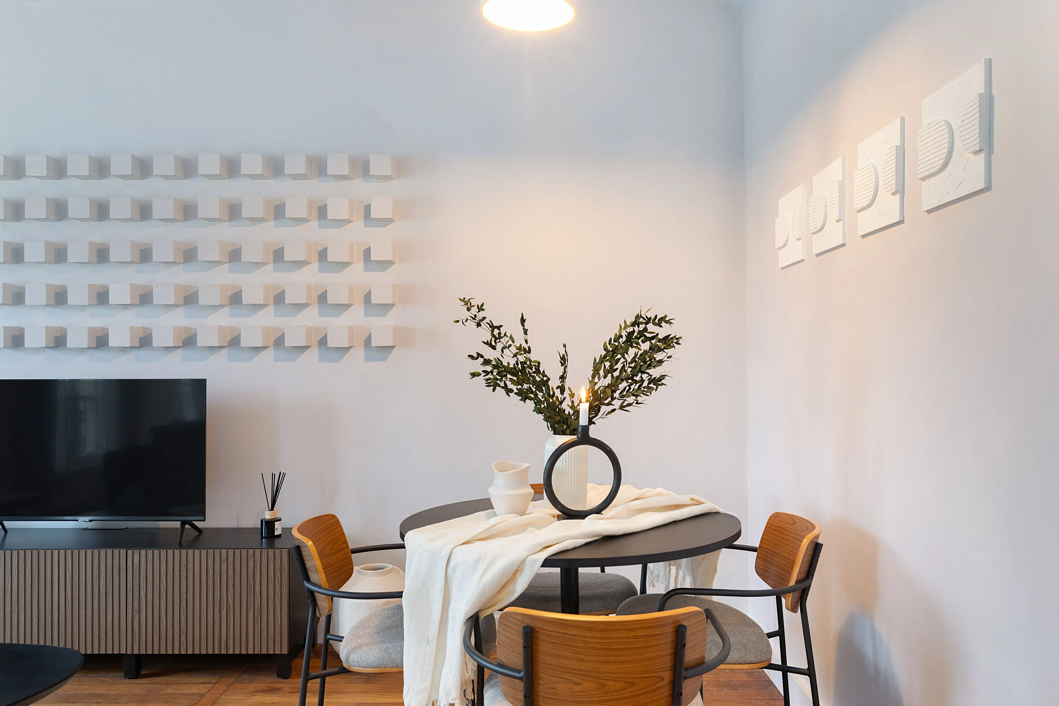 Spacious Paris Flat With High-speed Fiber, Dual Monitors & Gourmet Kitchen For Remote Work #4