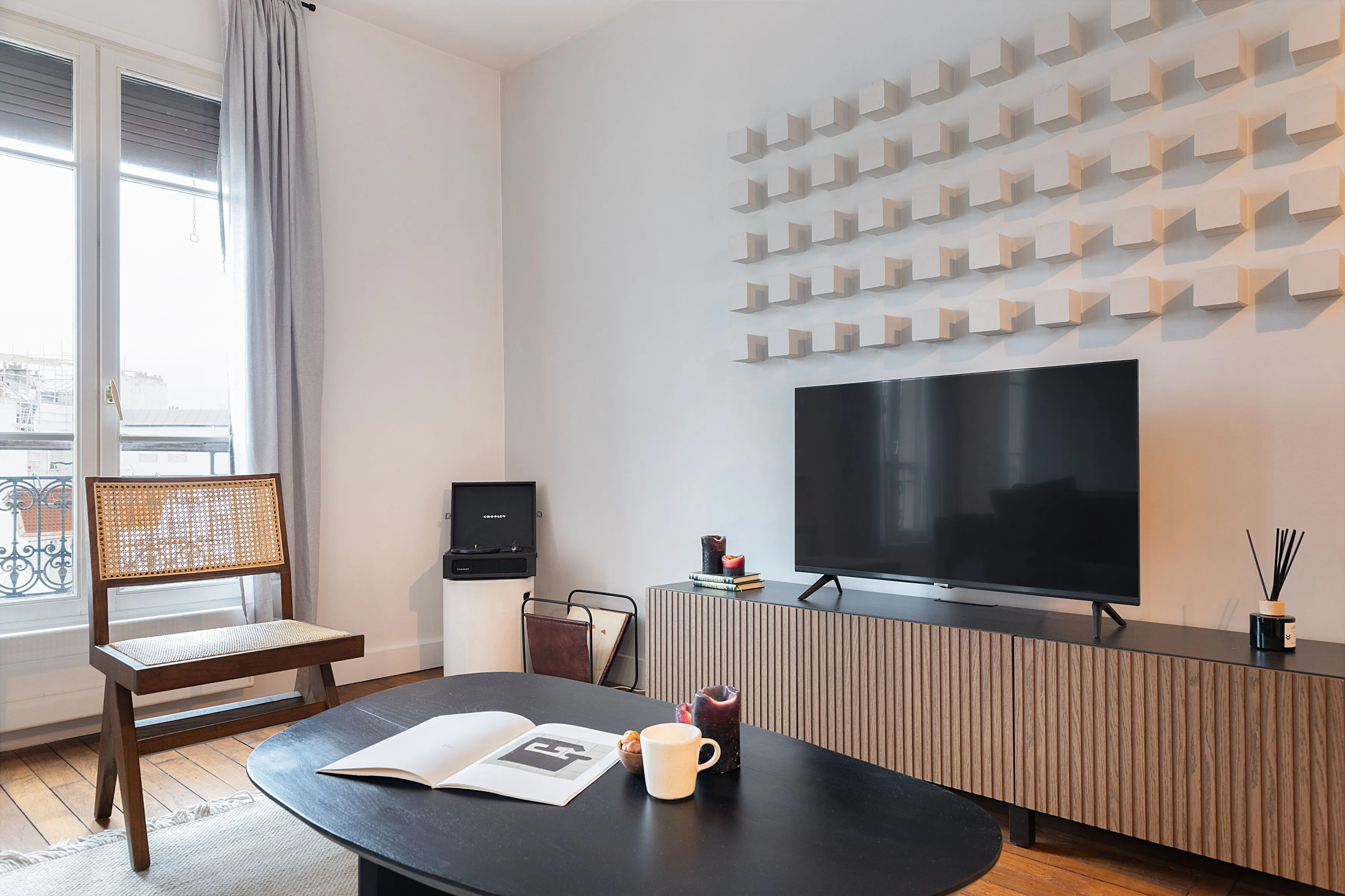 Spacious Paris Flat With High-speed Fiber, Dual Monitors & Gourmet Kitchen For Remote Work #5