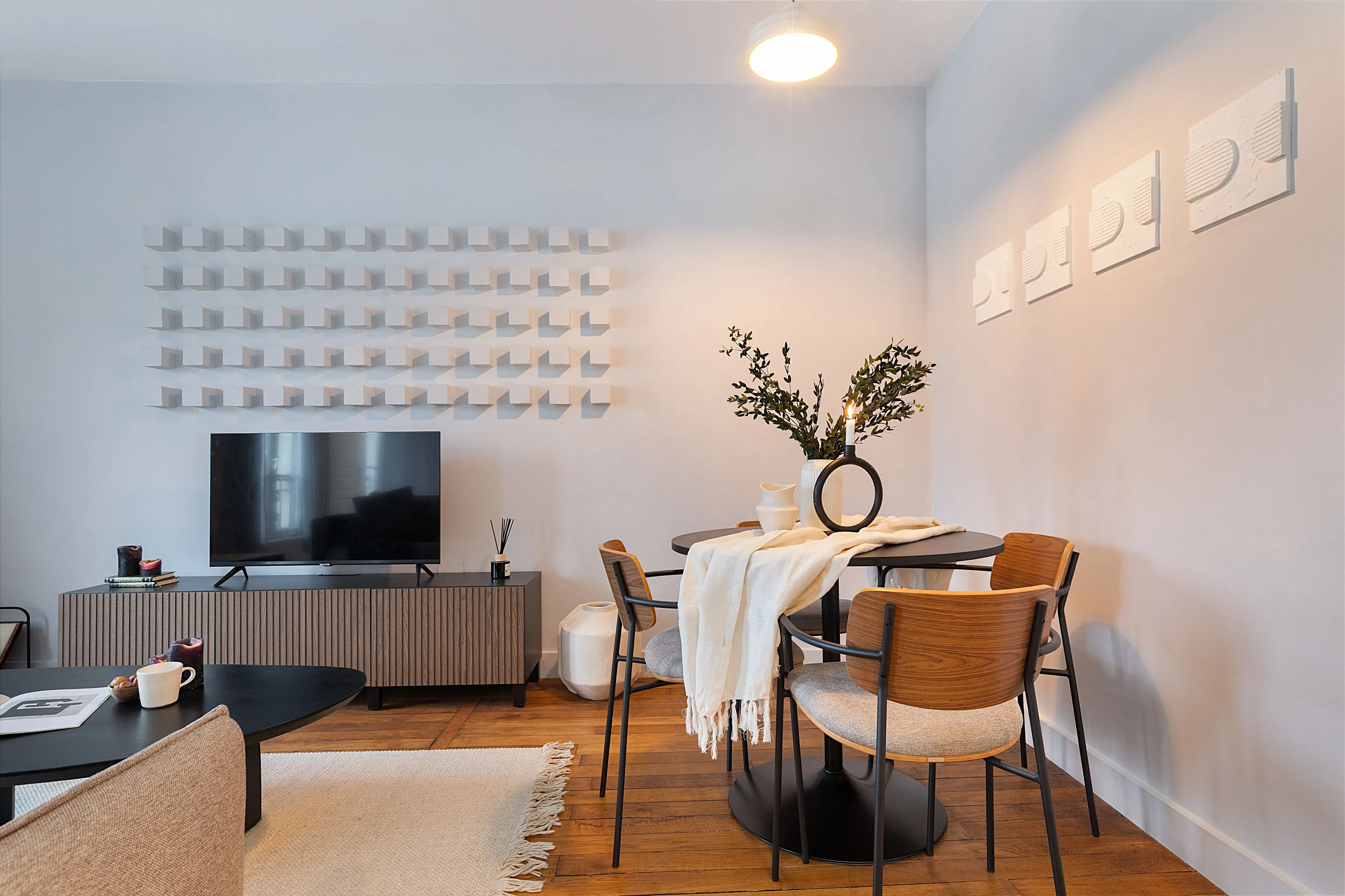 Spacious Paris Flat With High-speed Fiber, Dual Monitors & Gourmet Kitchen For Remote Work #3