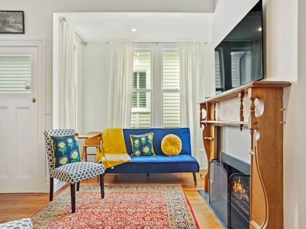 Designer 1br Auckland City Flat - Efficient Layout, Work-from-home Setup & Free Parking #5