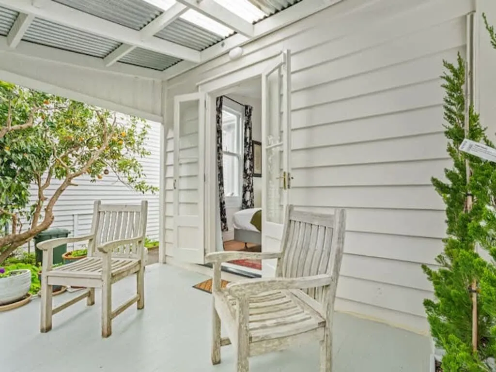 Designer 1br Auckland City Flat - Efficient Layout, Work-from-home Setup & Free Parking #2