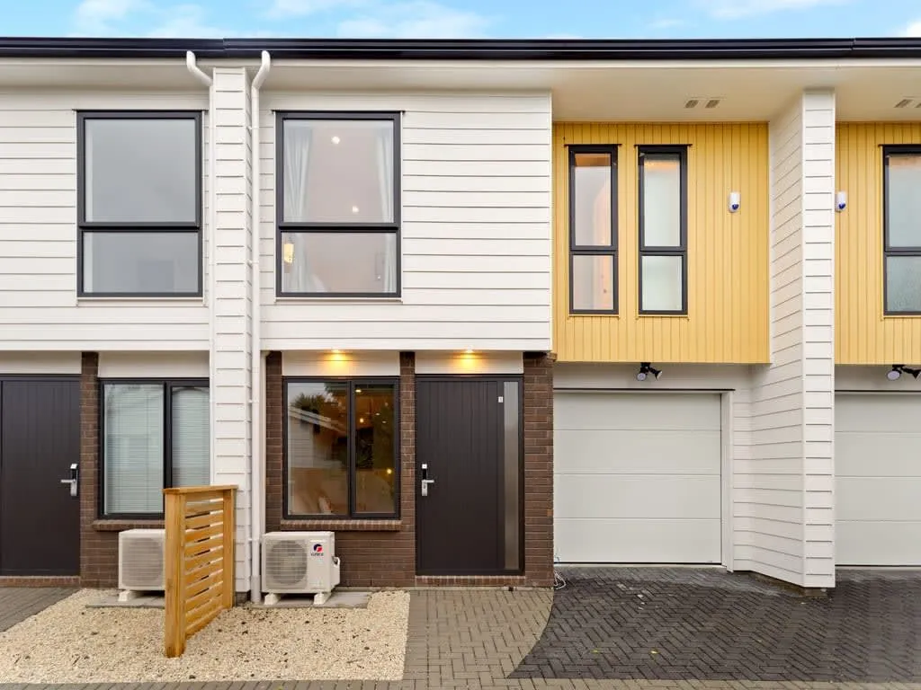Sophisticated, Cozy 3-br Auckland Flat - Dedicated Home Office & High-speed Wifi #3
