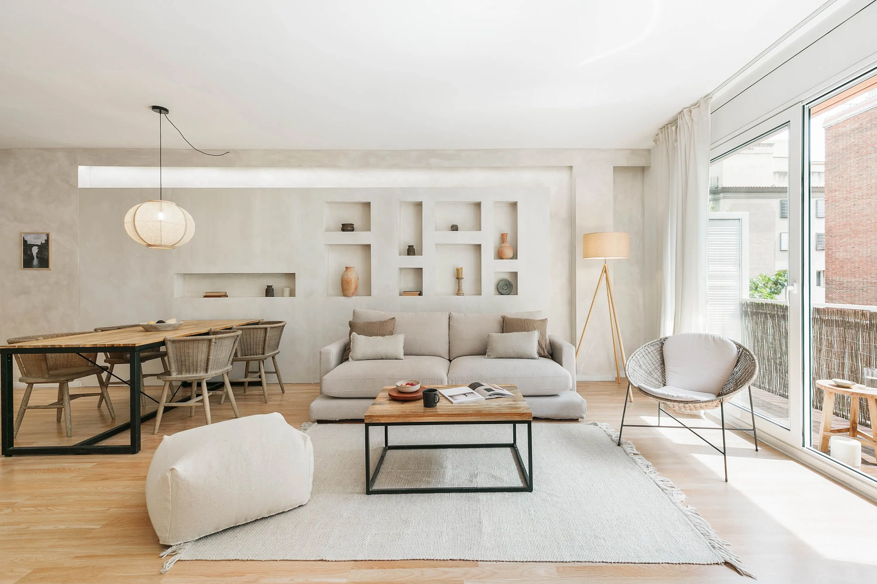 Airy 3-bed Barcelona Flat With High-speed Fiber & Professional Workstation Setup #2