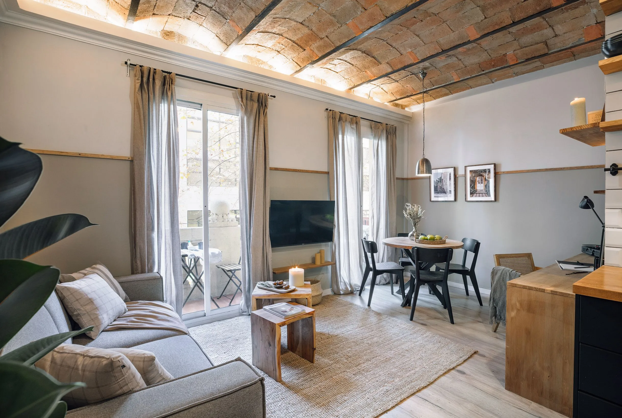 Curated 2-bed Flat With Private Office & Pro Tech For Remote Work In Barcelona #2