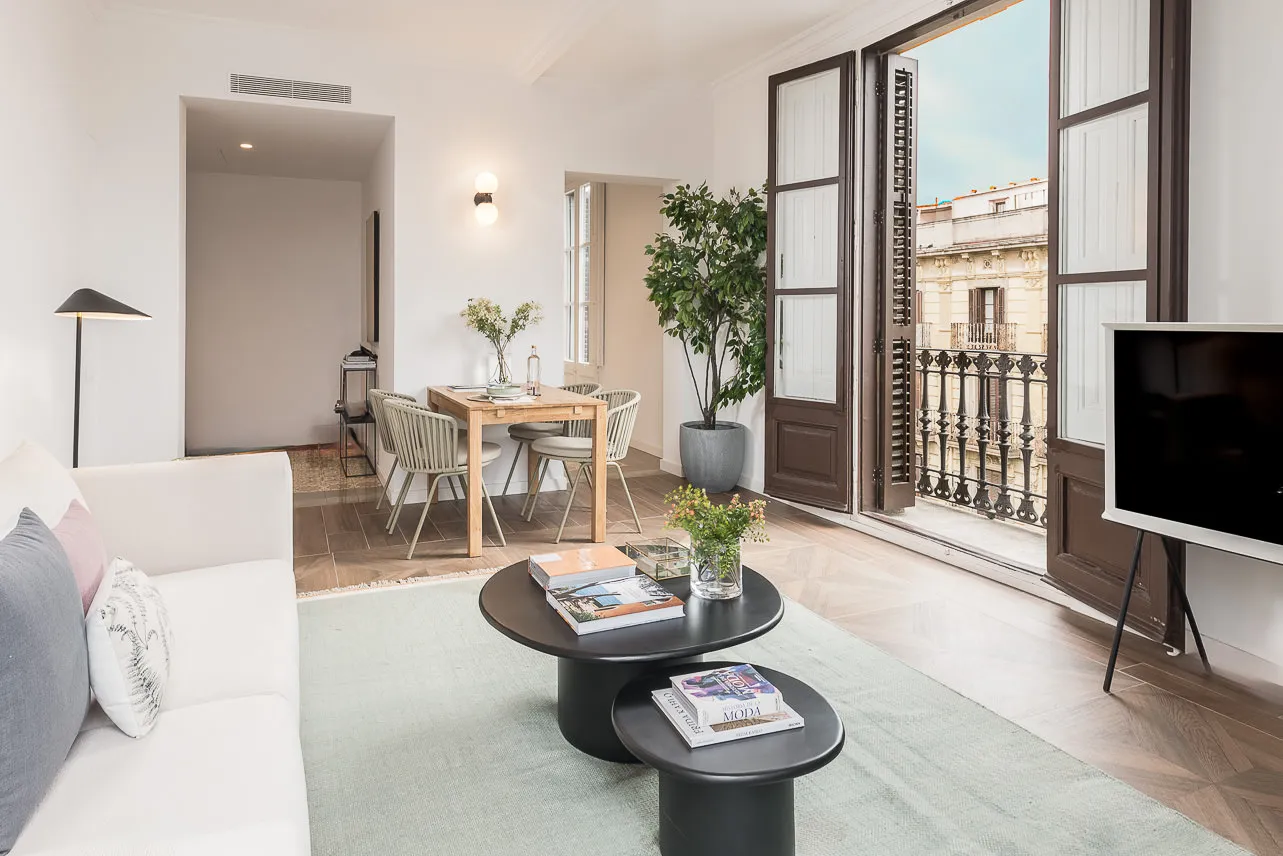 Chic 62m2 Barcelona Flat With Bright Home Office And City Views For Remote Professionals #3